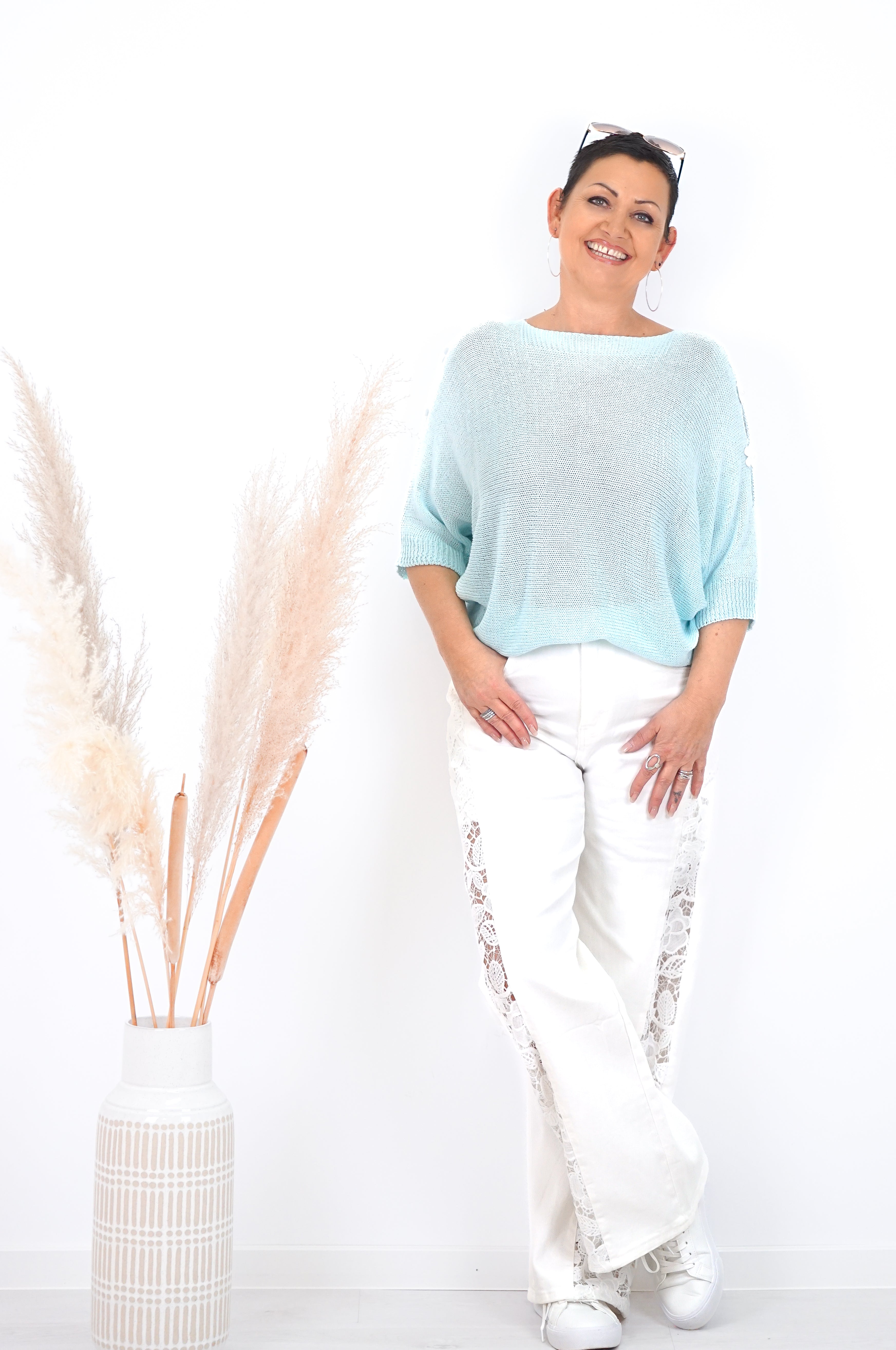 Häkelshirt mit Blumen, eisblau