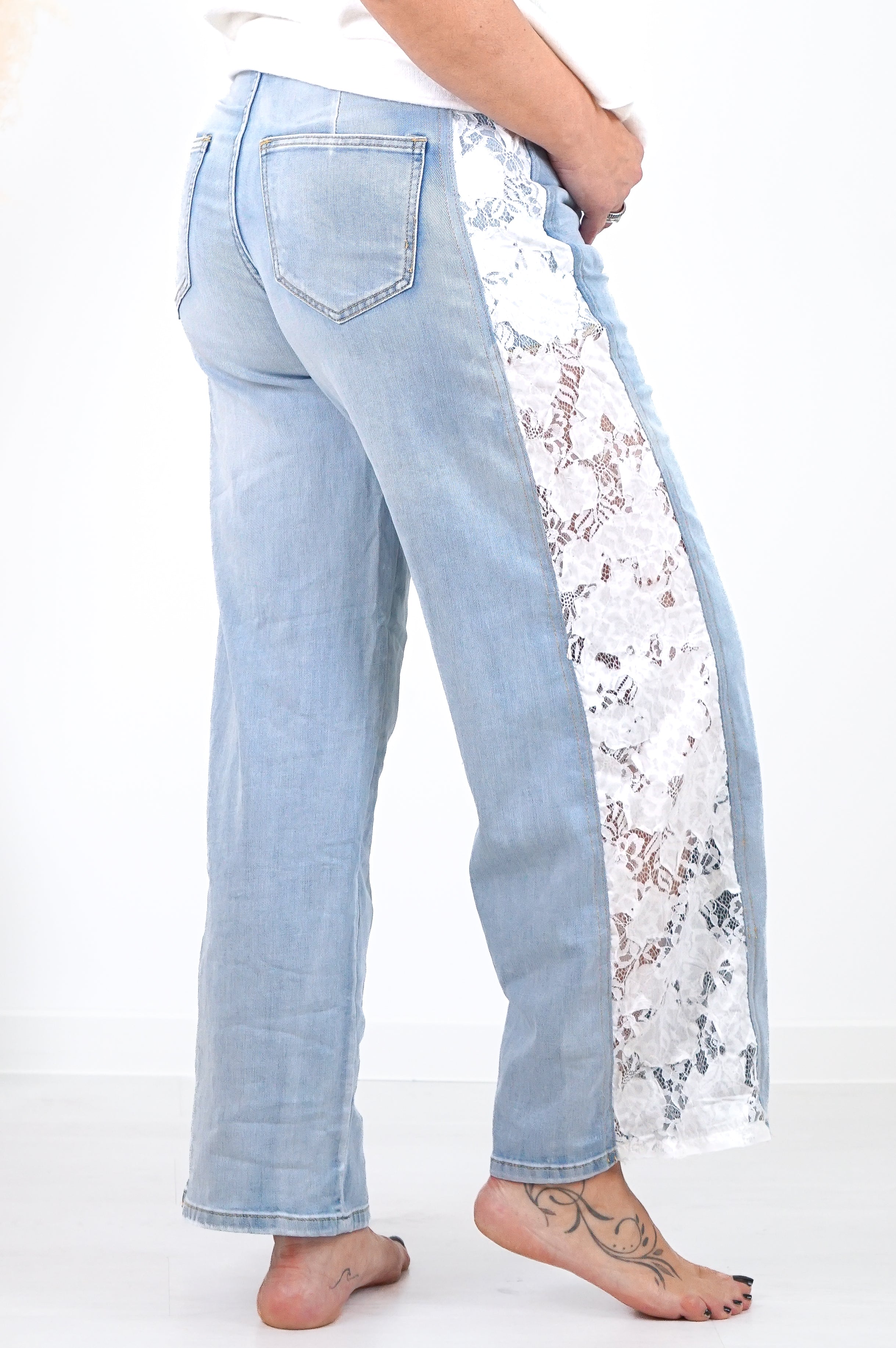 Sexy Woman straight Jeans mit Spitzeneinsatz