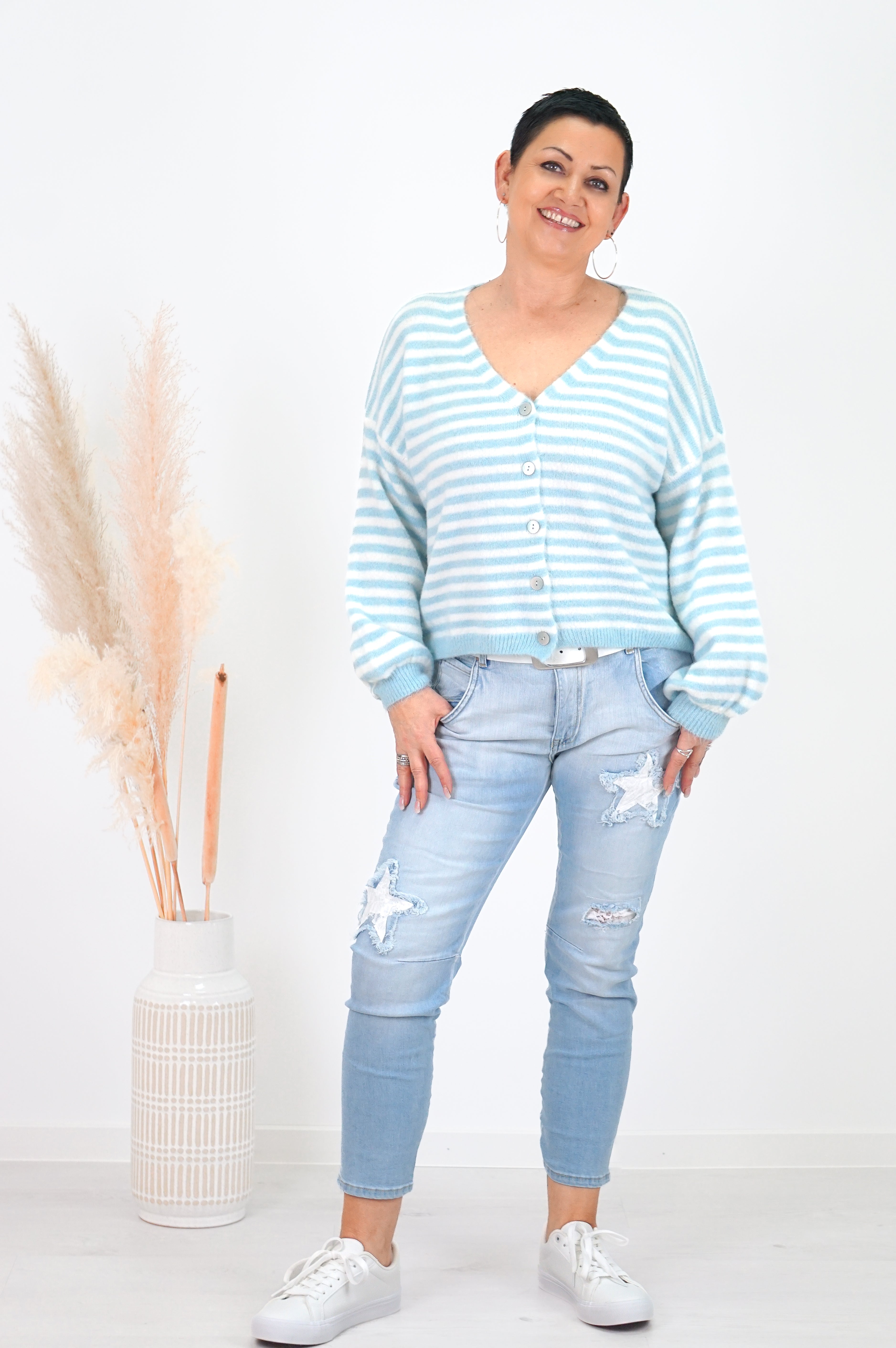 Gestreifte Strickjacke, türkisblau/offwhite