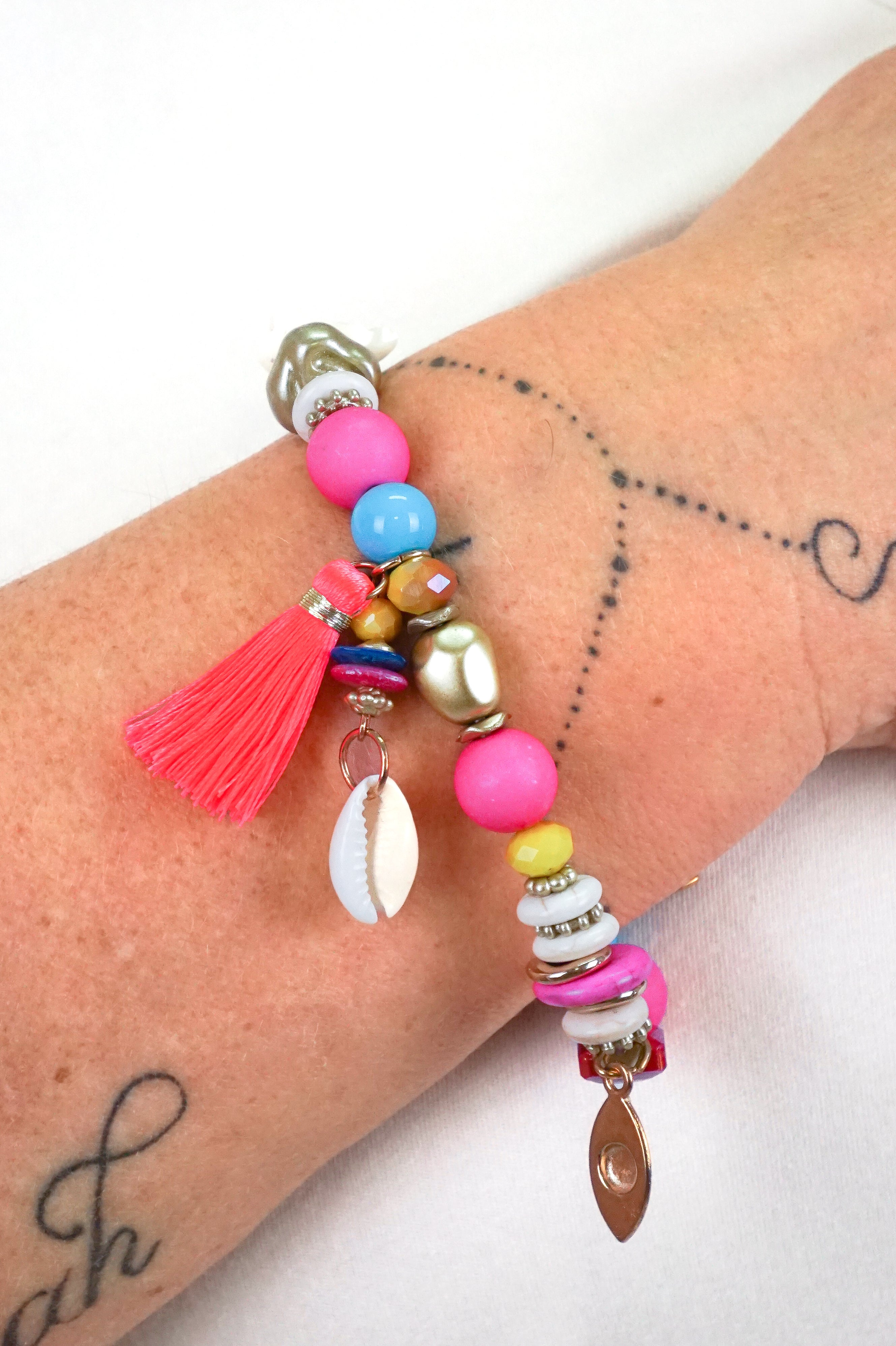 Verspieltes Perlenarmband , bunt