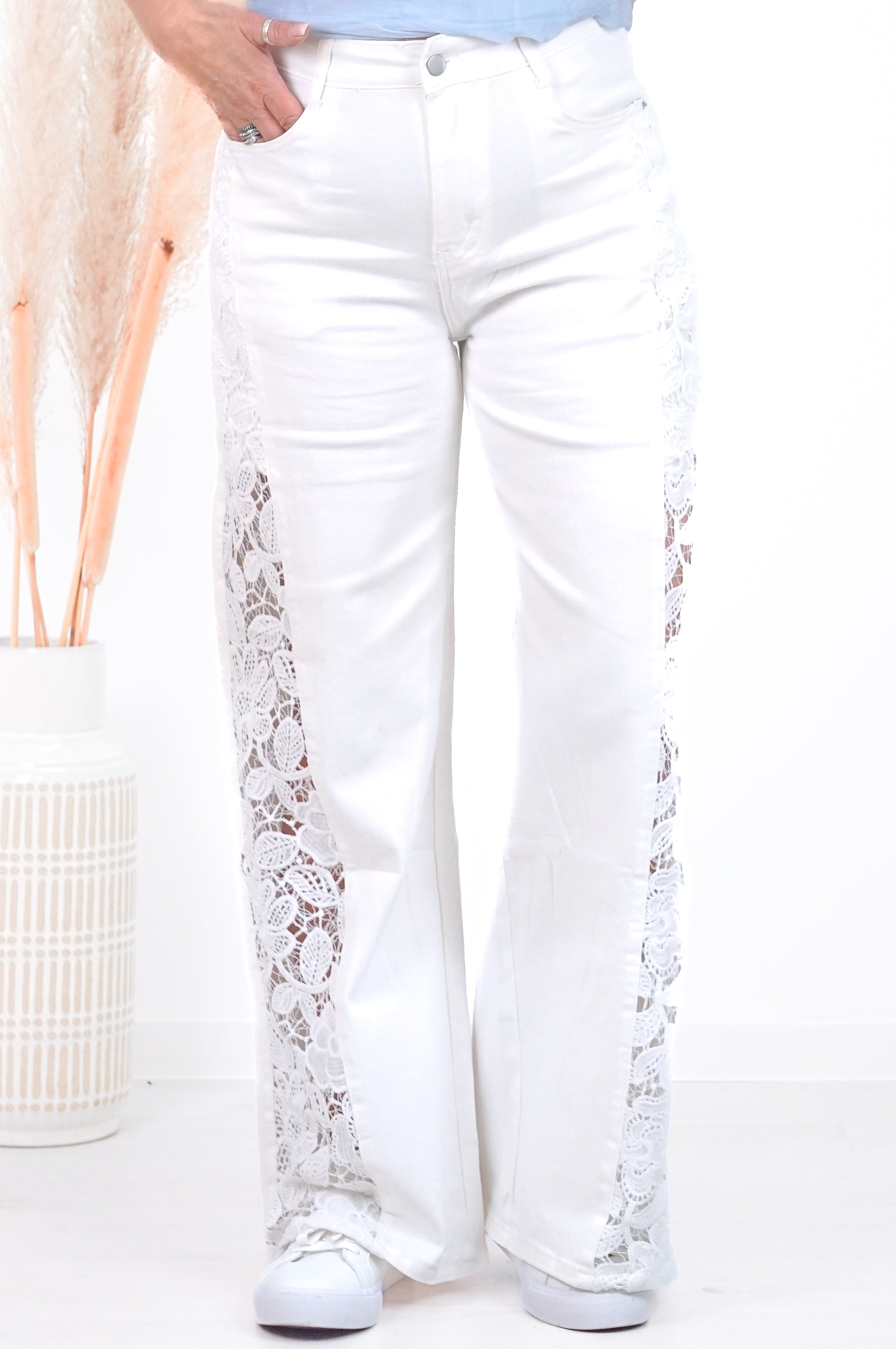 Straight Jeans mit Blumeneinsatz