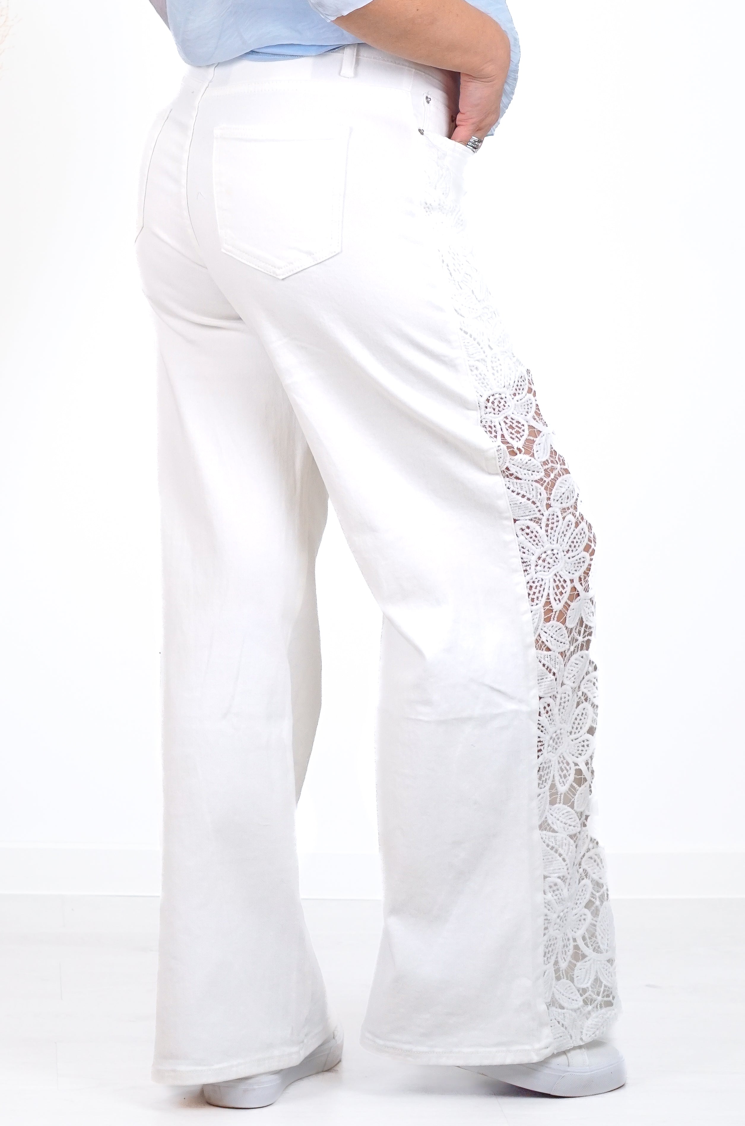 Straight Jeans mit Blumeneinsatz