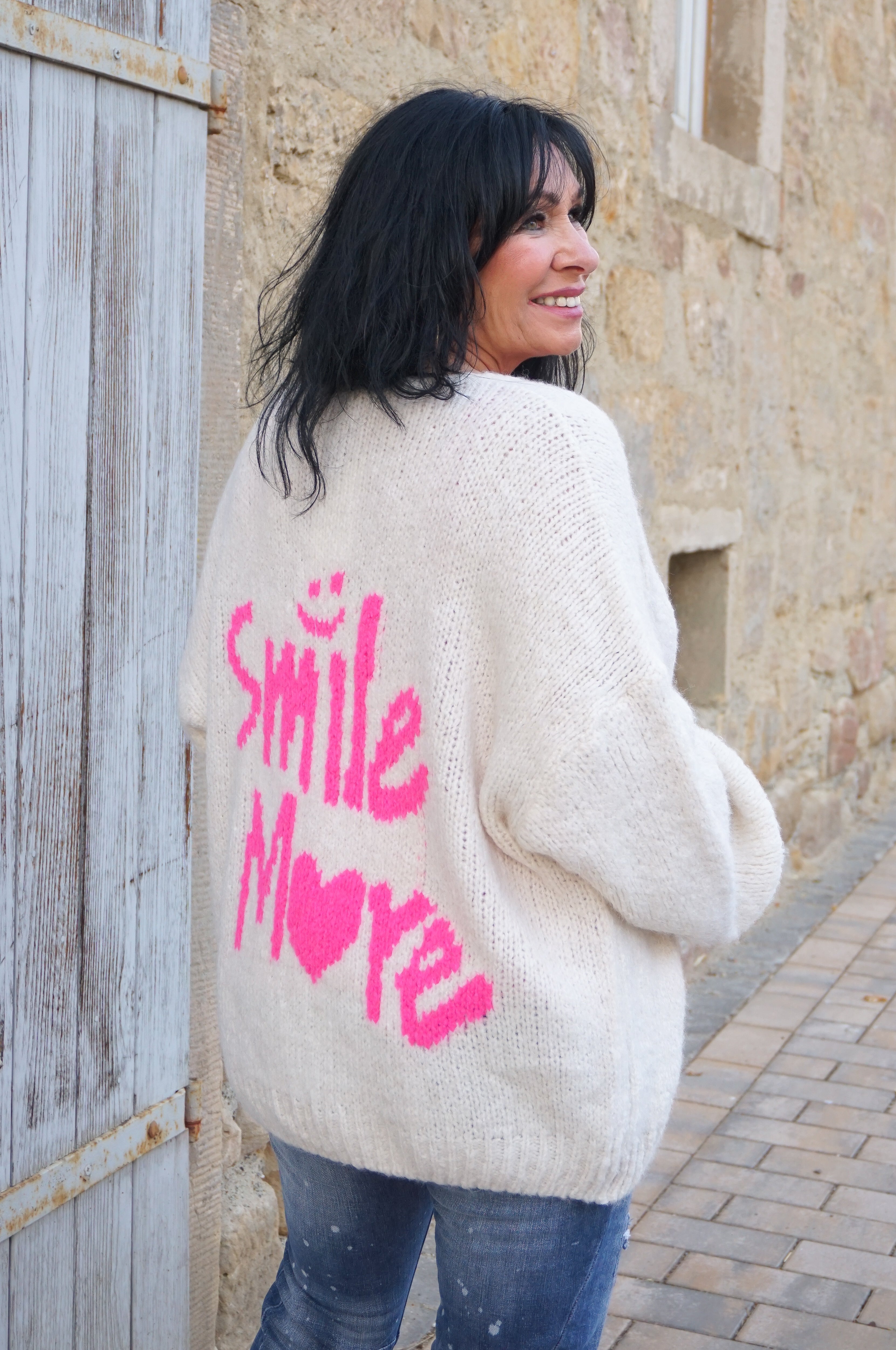 Kurze Strickjacke "Smile more", hellbeige/pink