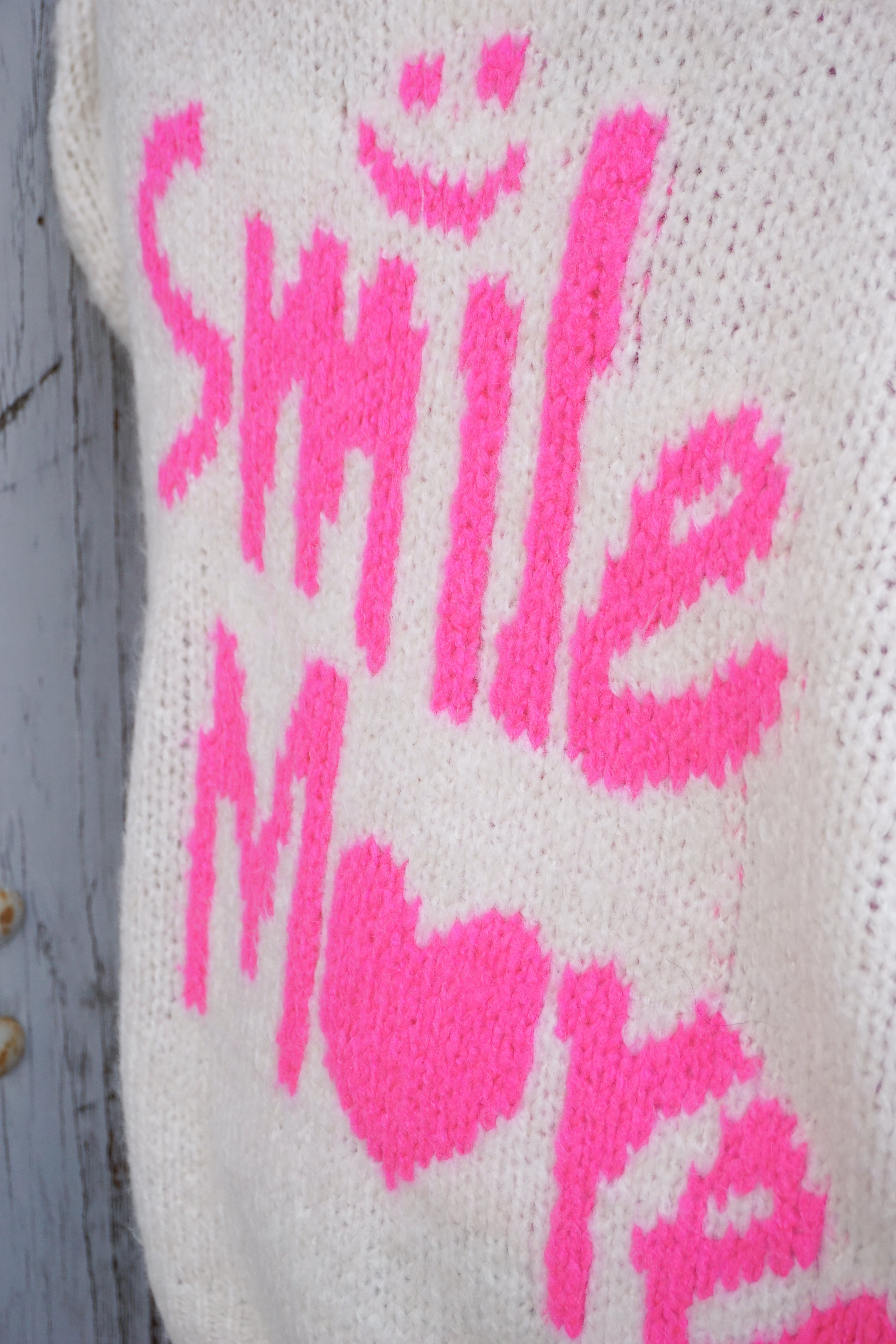 Kurze Strickjacke "Smile more", hellbeige/pink