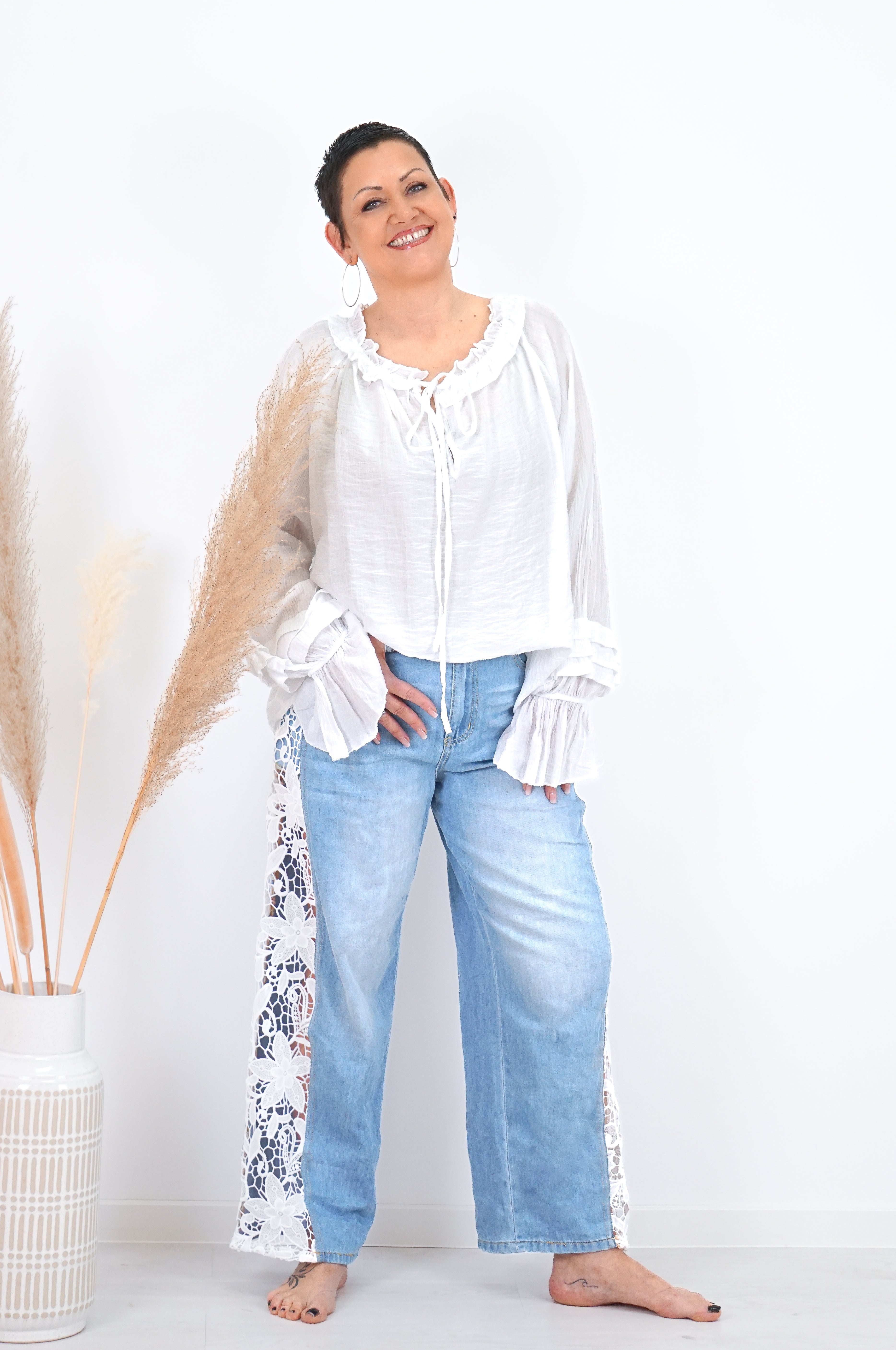 Sexy Woman straight Jeans mit Blumeneinsatz