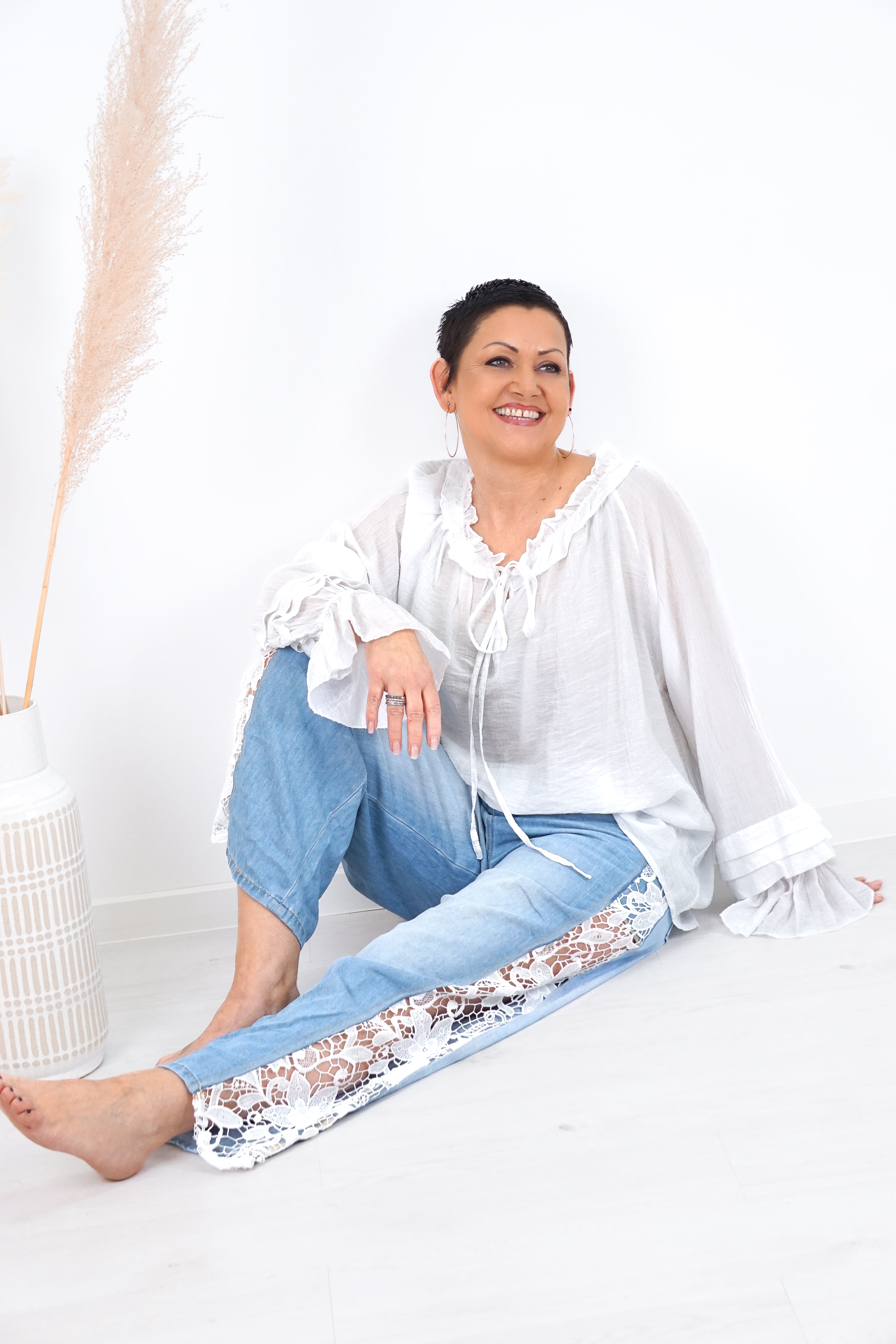 Sexy Woman straight Jeans mit Blumeneinsatz