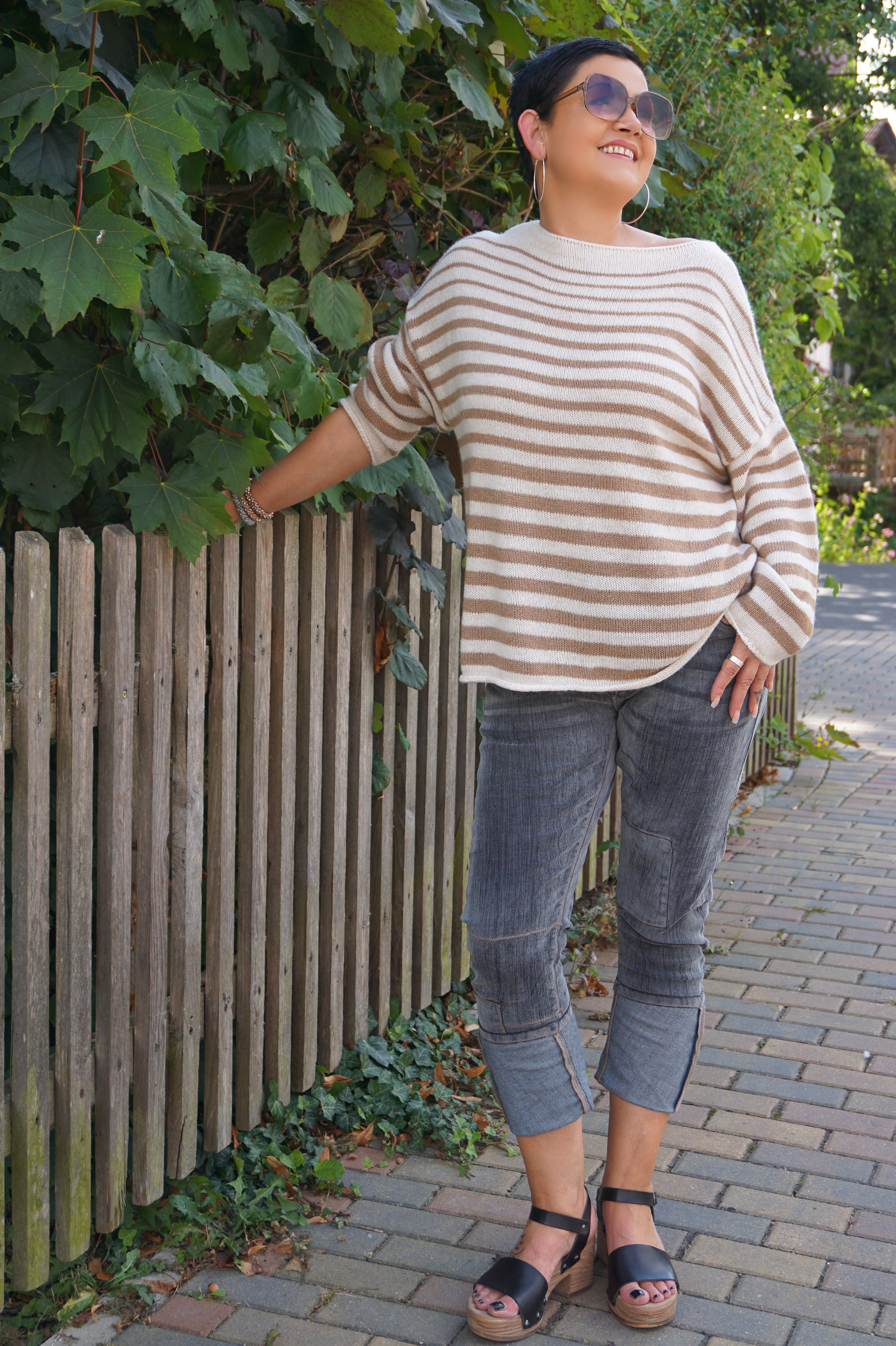 Strickpulli mit Streifen in camel, beige