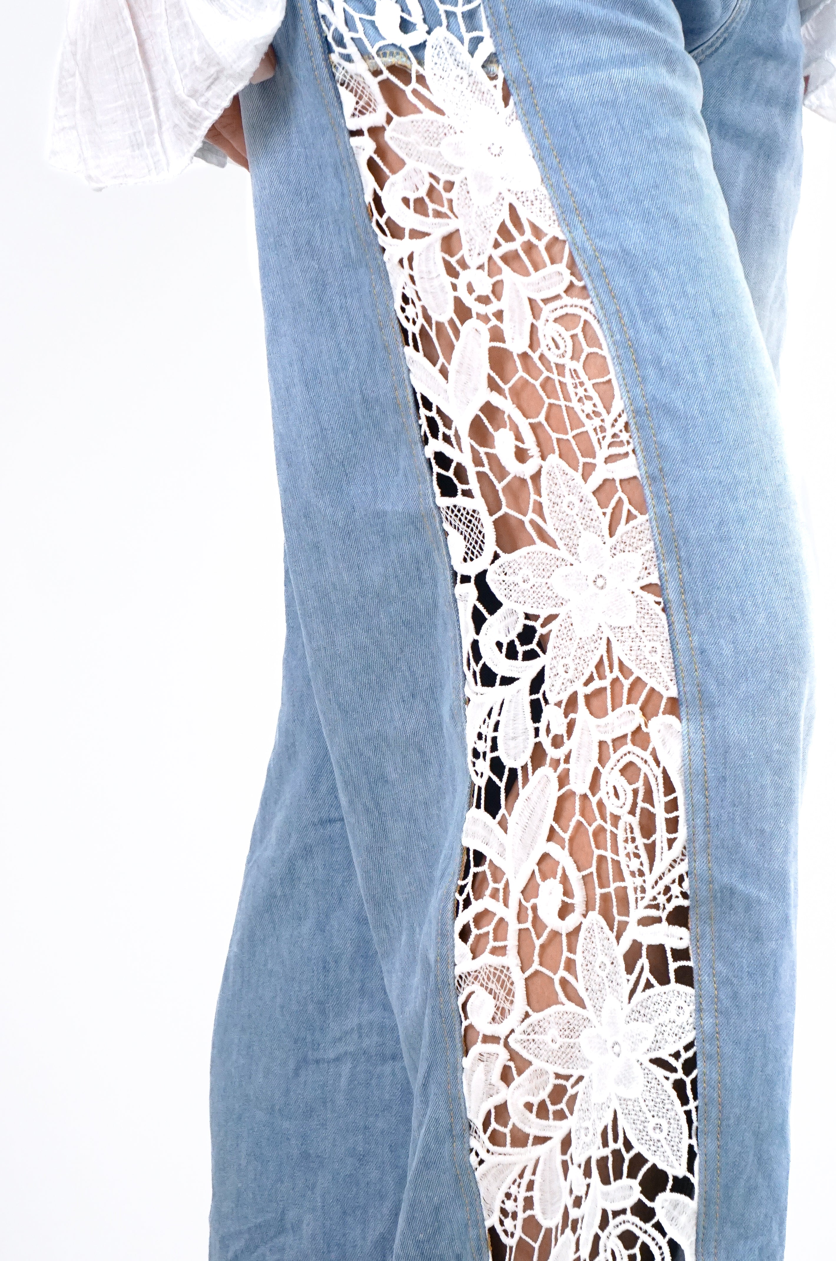 Sexy Woman straight Jeans mit Blumeneinsatz