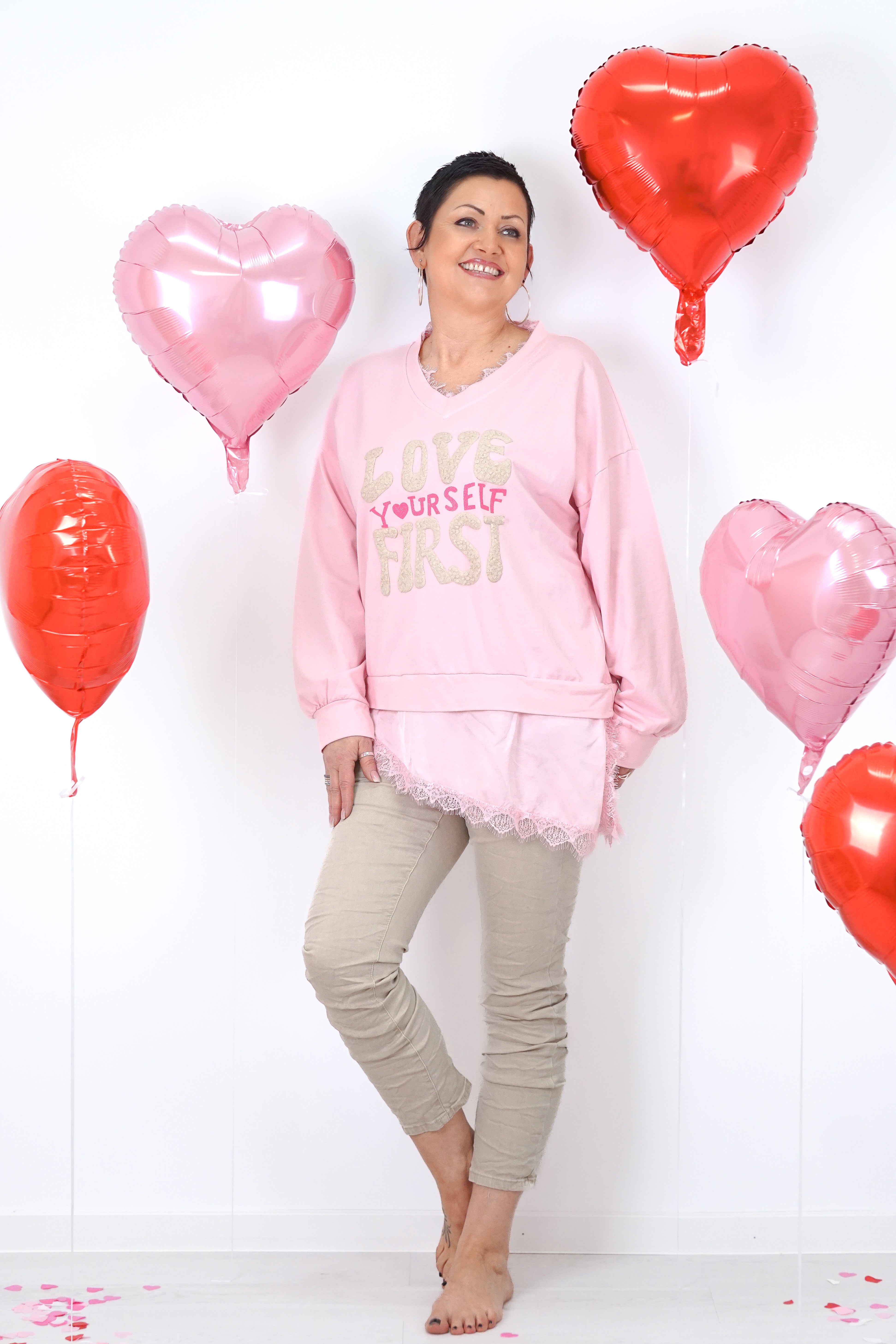 Verspieltes Sweatshirt „Love yourself“, rosa