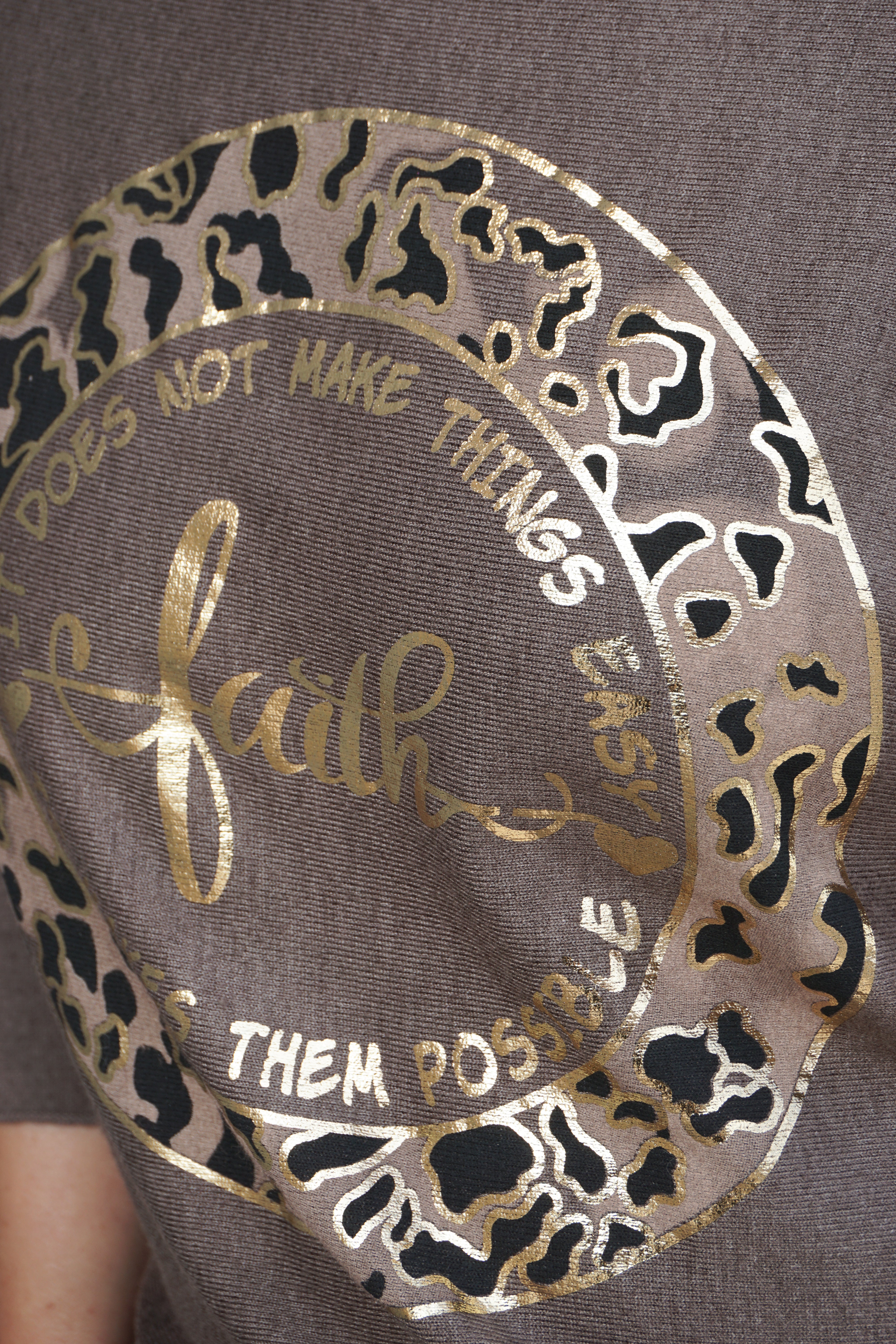 Verspielter Feinstrickpulli "faith", braun