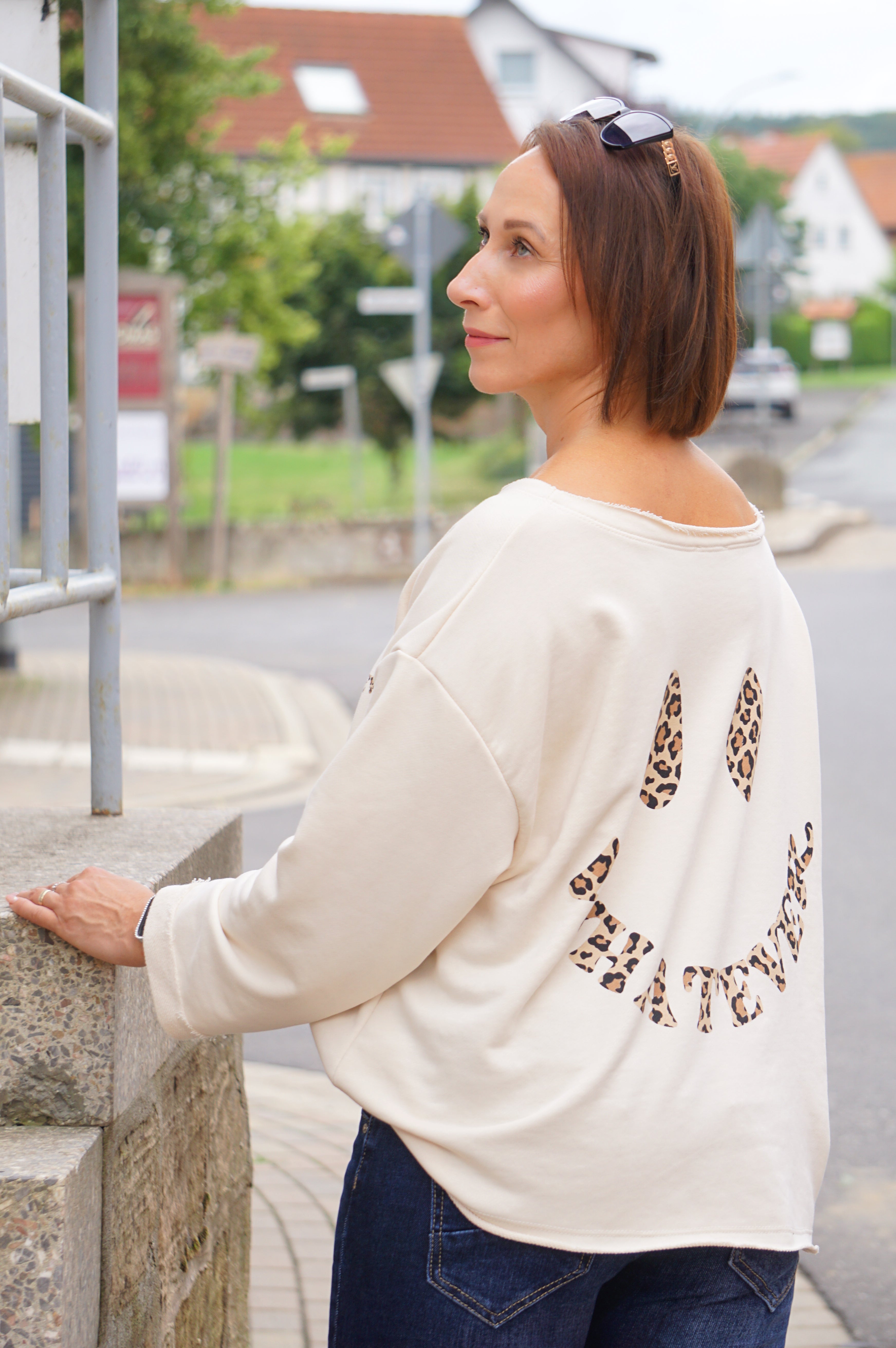 Sweatshirt „whatever“, beige