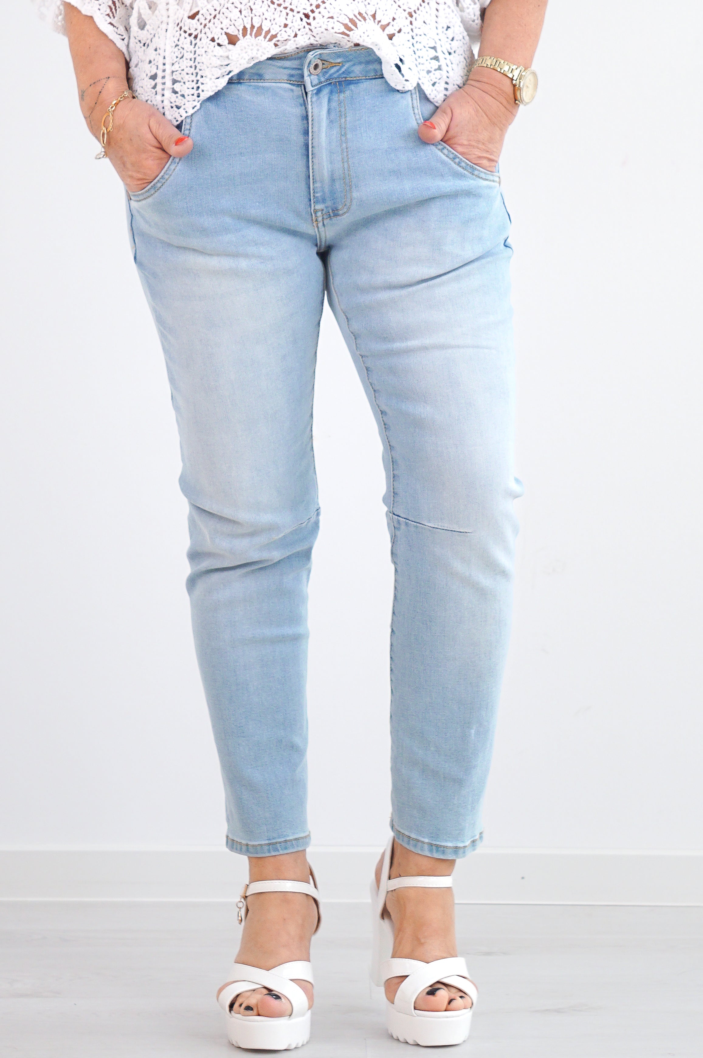 Sexy Woman Jeans in heller Waschung