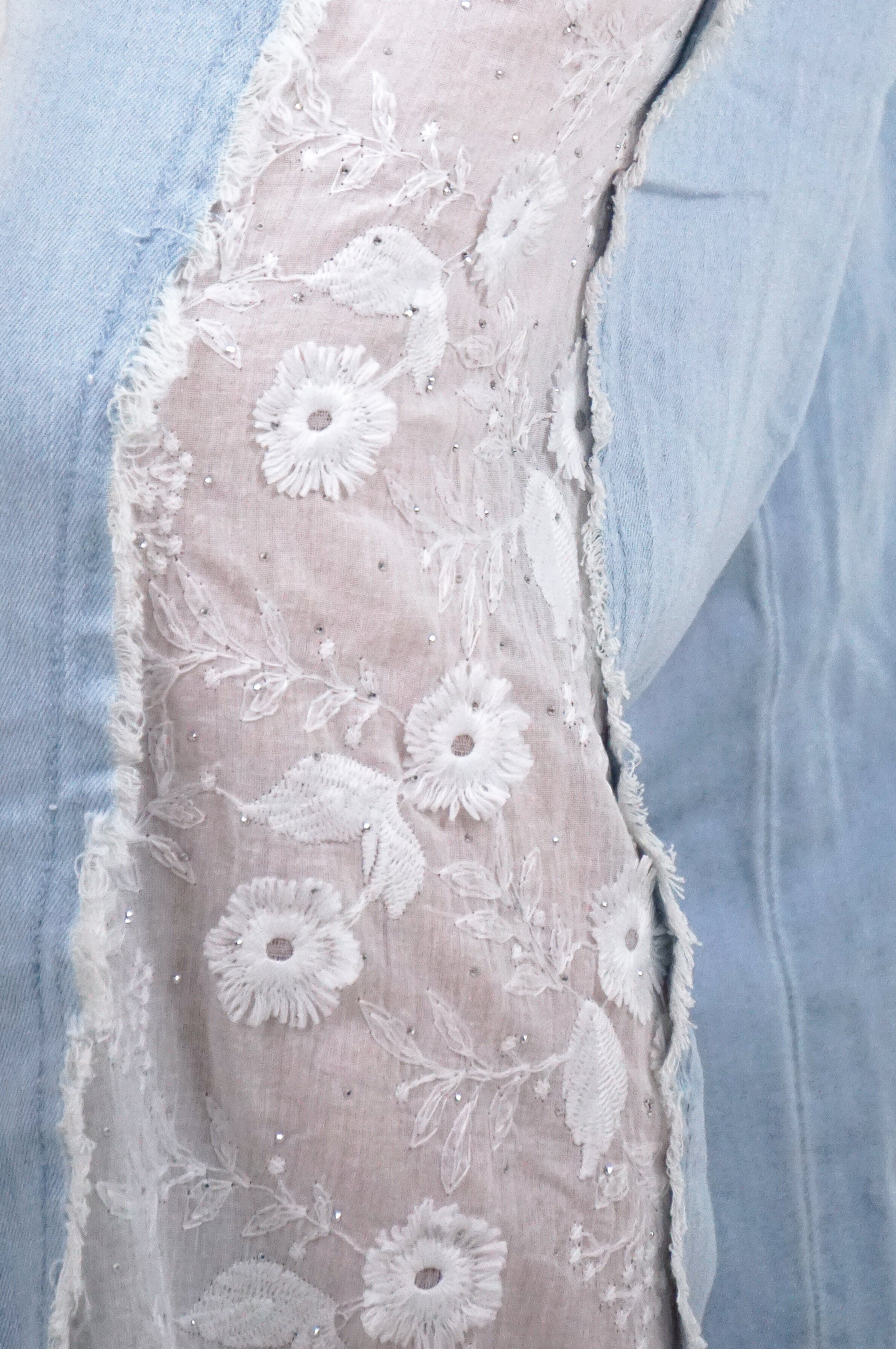 Sexy Woman straight Jeans mit verziertem Stoffeinsatz