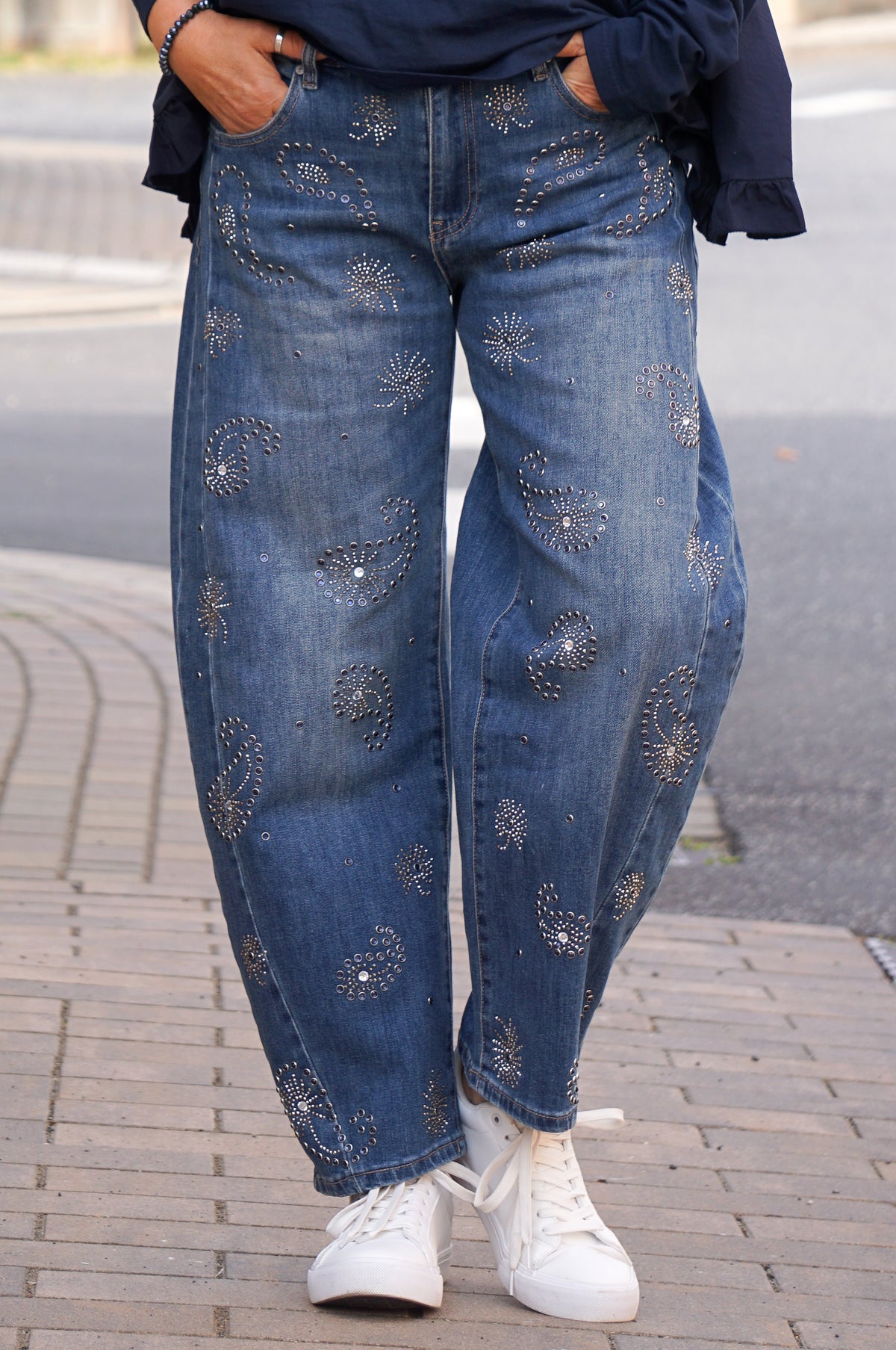 Sexy Woman Barrel Jeans "Paisley Glam"