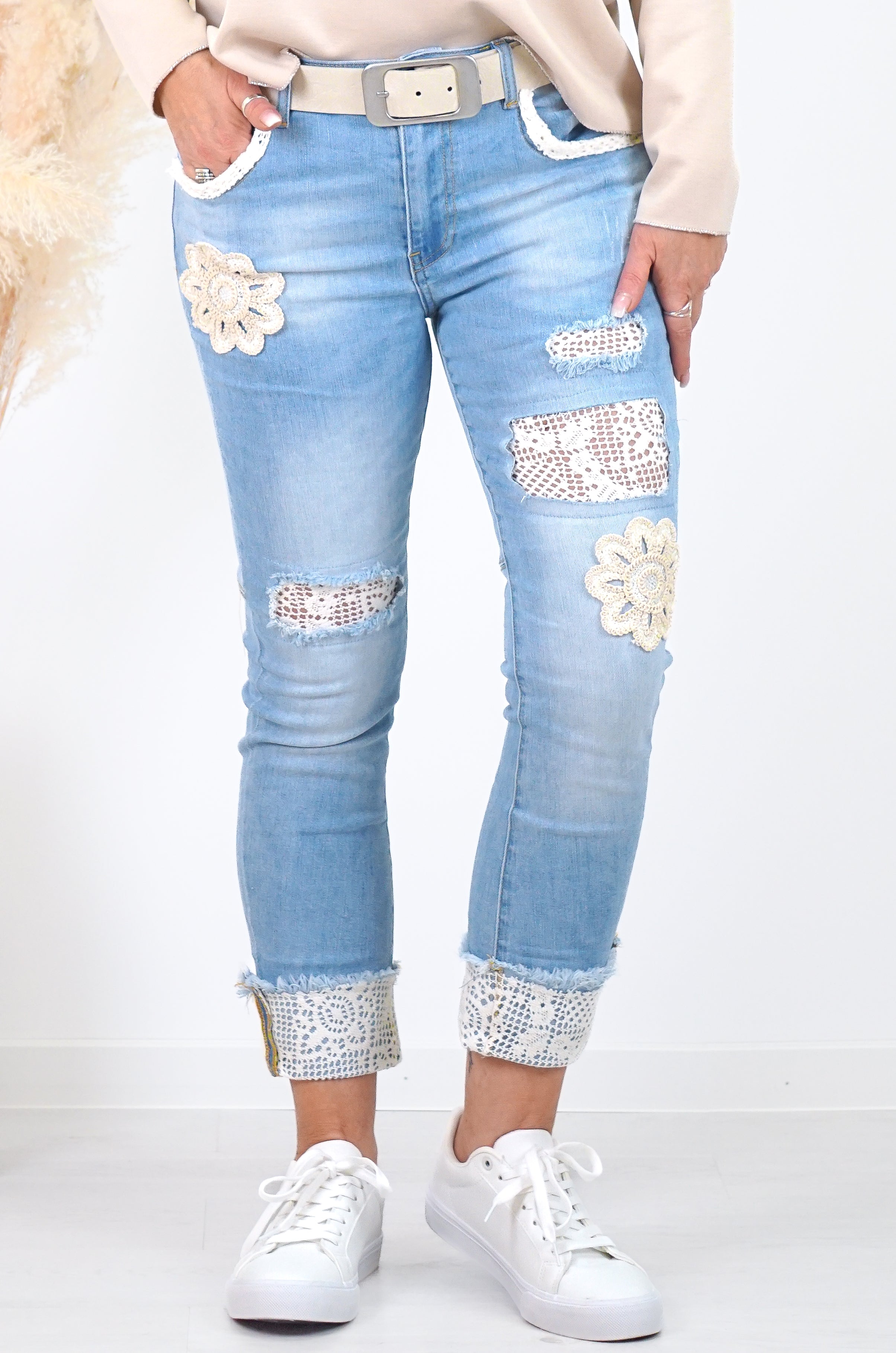 Sexy Woman Jeans mit Häkeldetails
