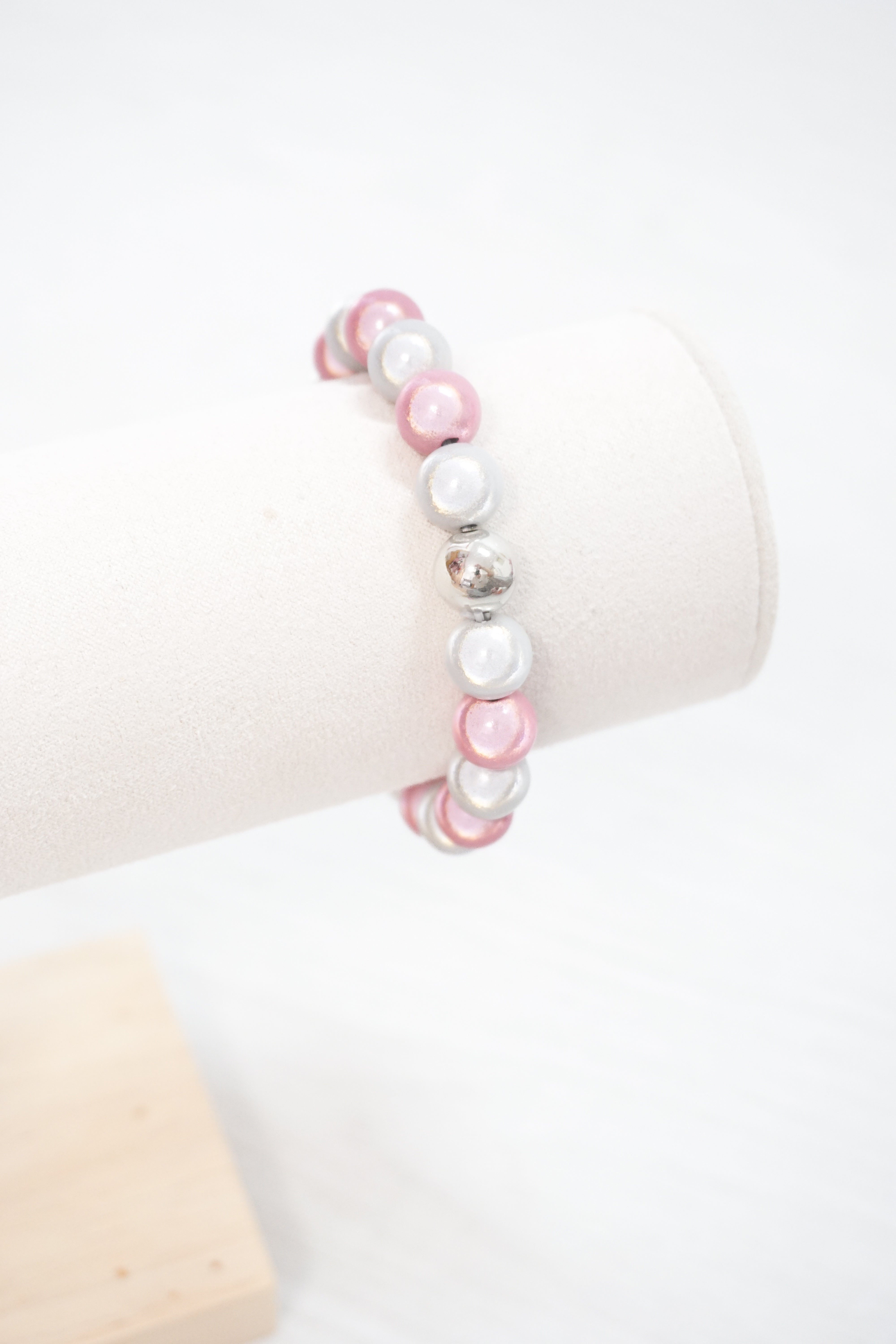 Leuchtendes Perlenarmband weiß/rosa