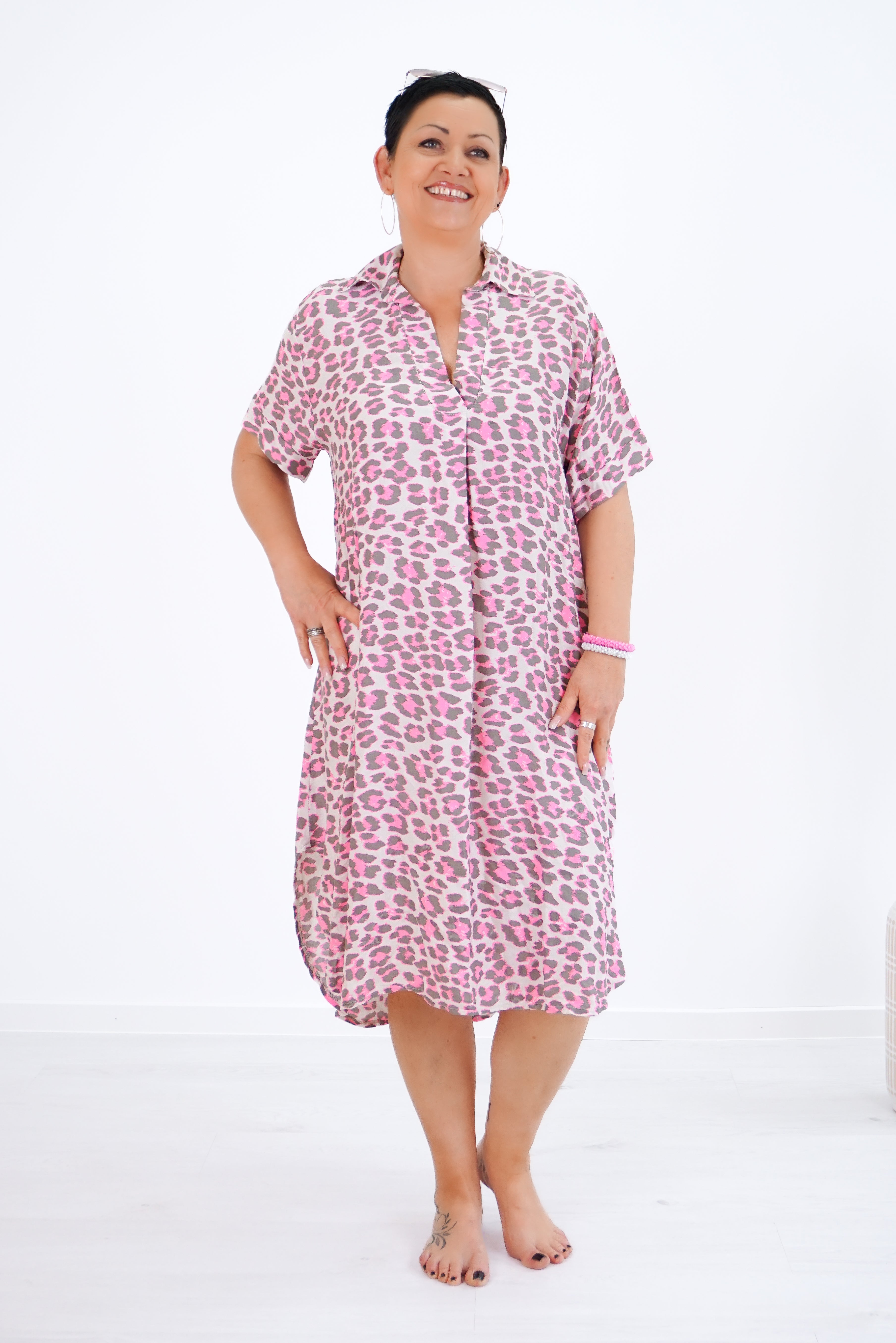 Leichtes Midi Kleid mit Leo Print, taupe/neonpink