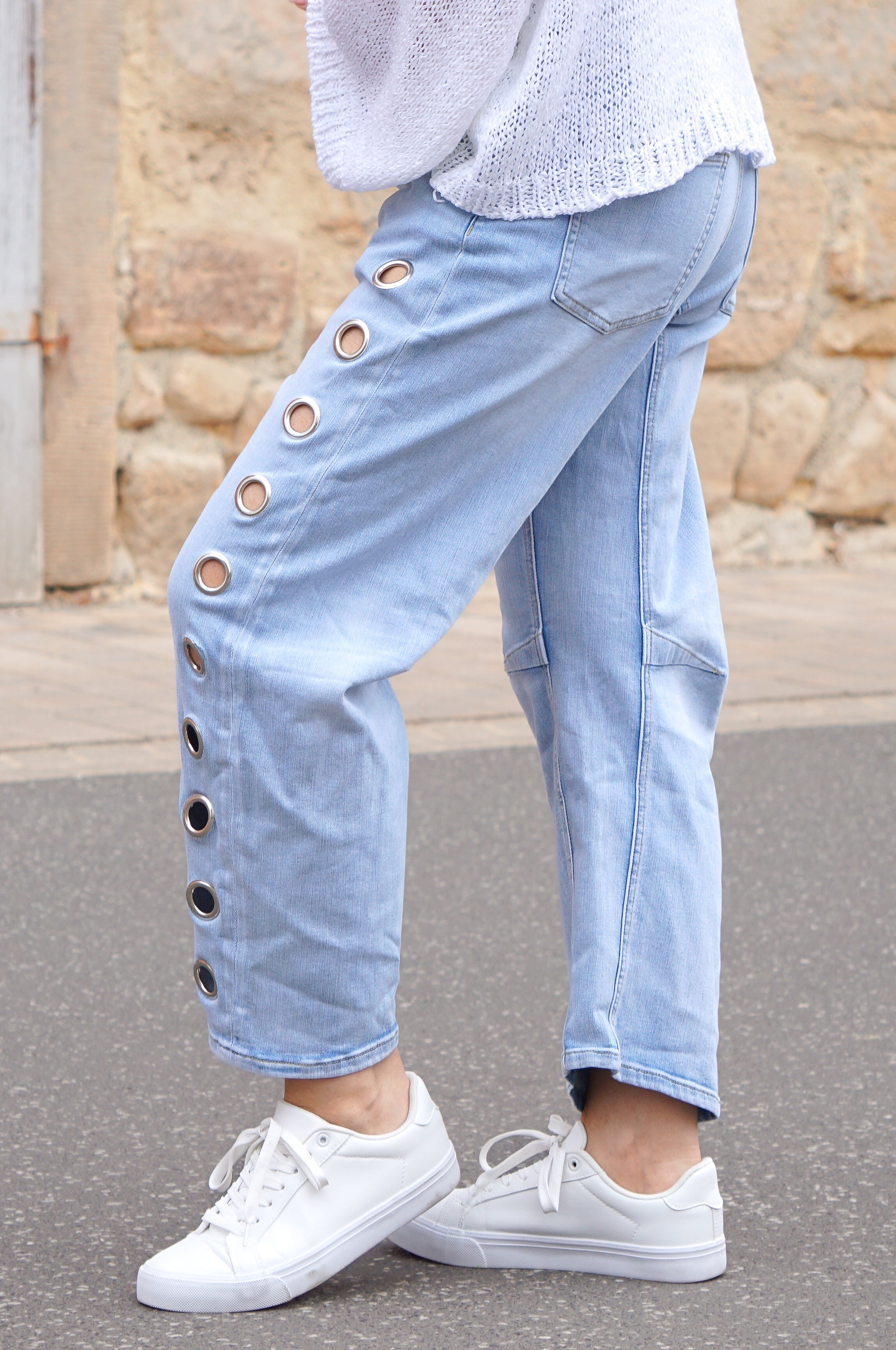 Sexy Woman Barrel Jeans mit seitlichen Ösen