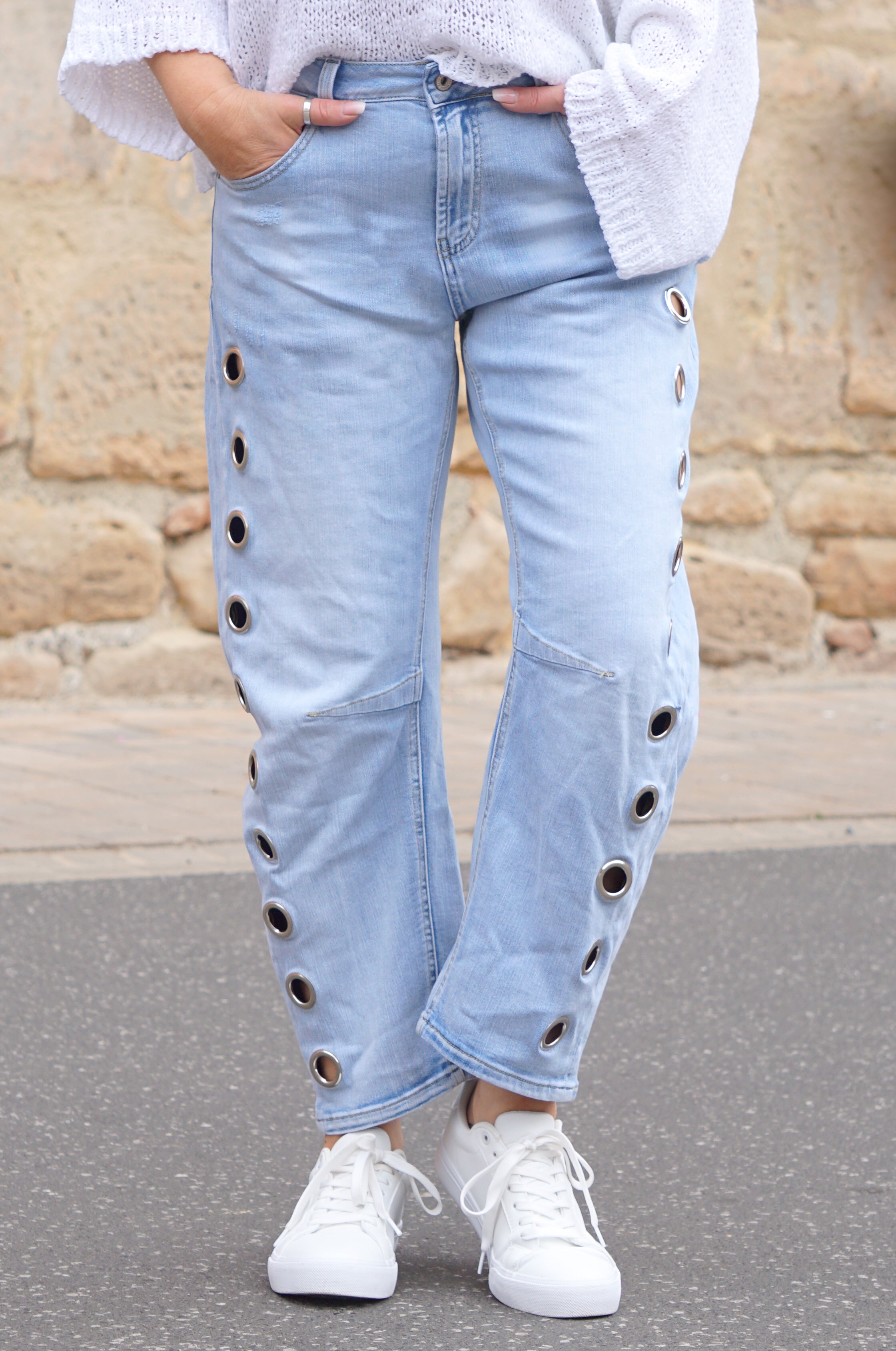 Sexy Woman Barrel Jeans mit seitlichen Ösen