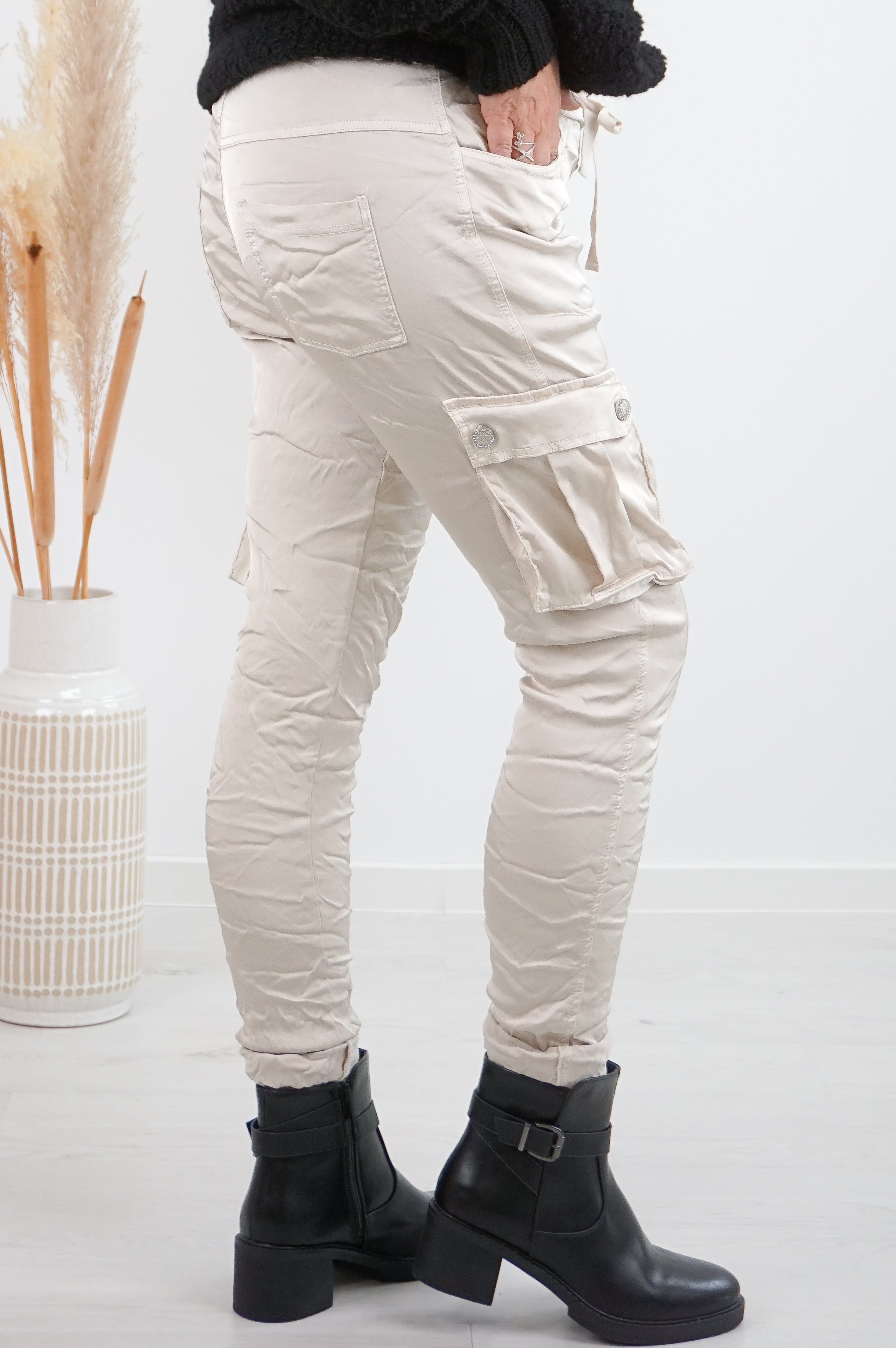 Cargo Jogpant im Satin Look, hellbeige