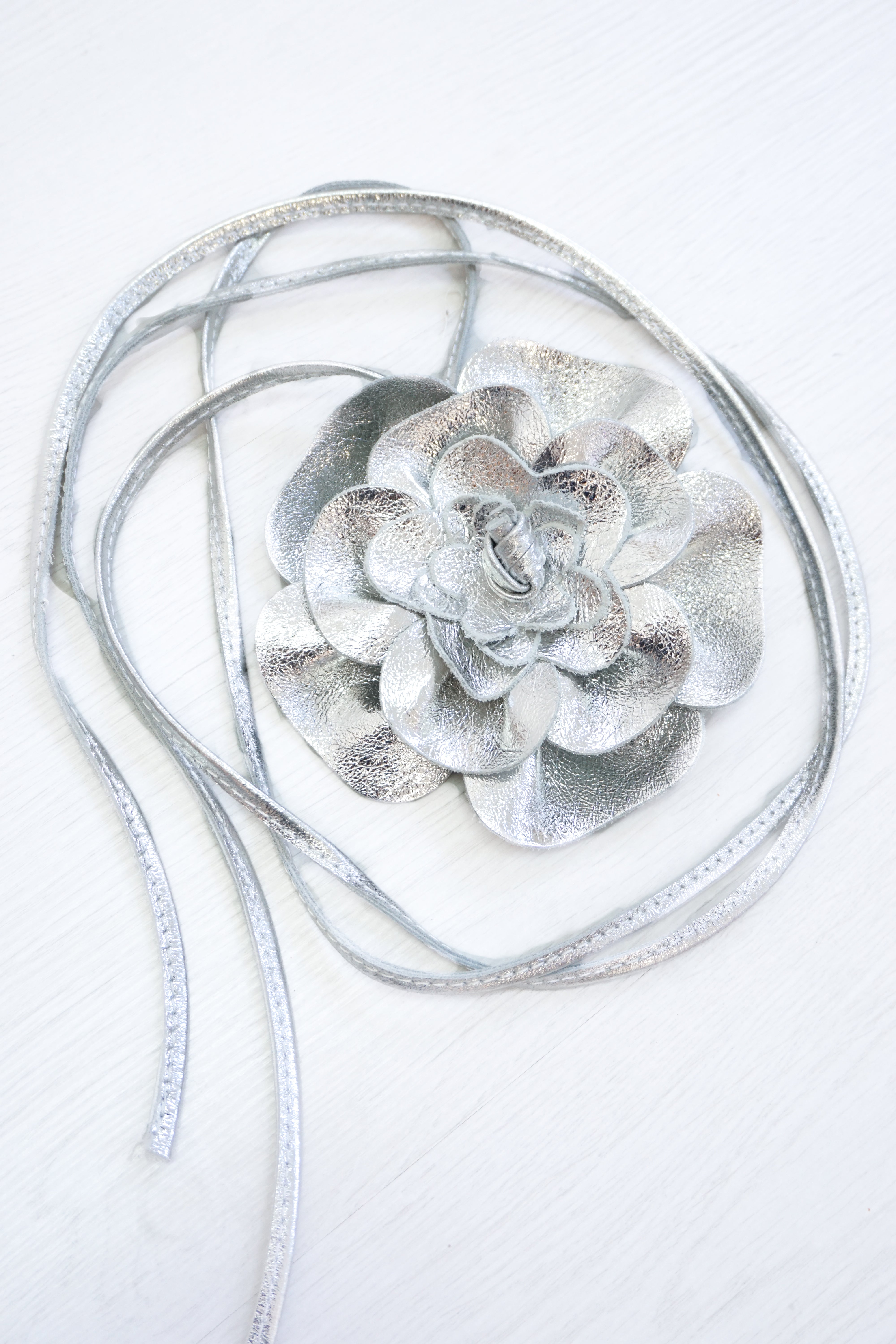 Leder Bindegürtel "Flower", silber