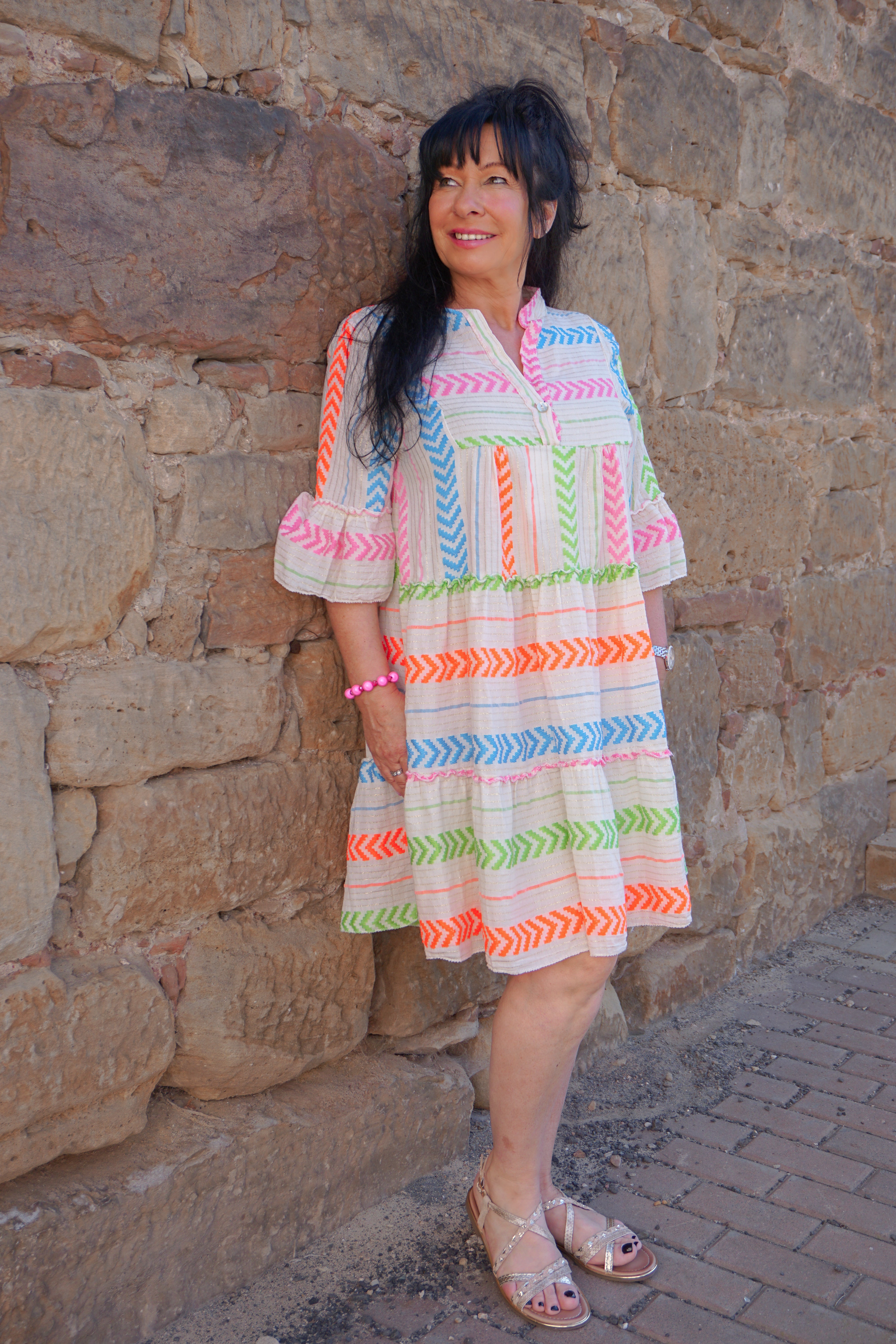 Kurze Tunika mit goldenen Details