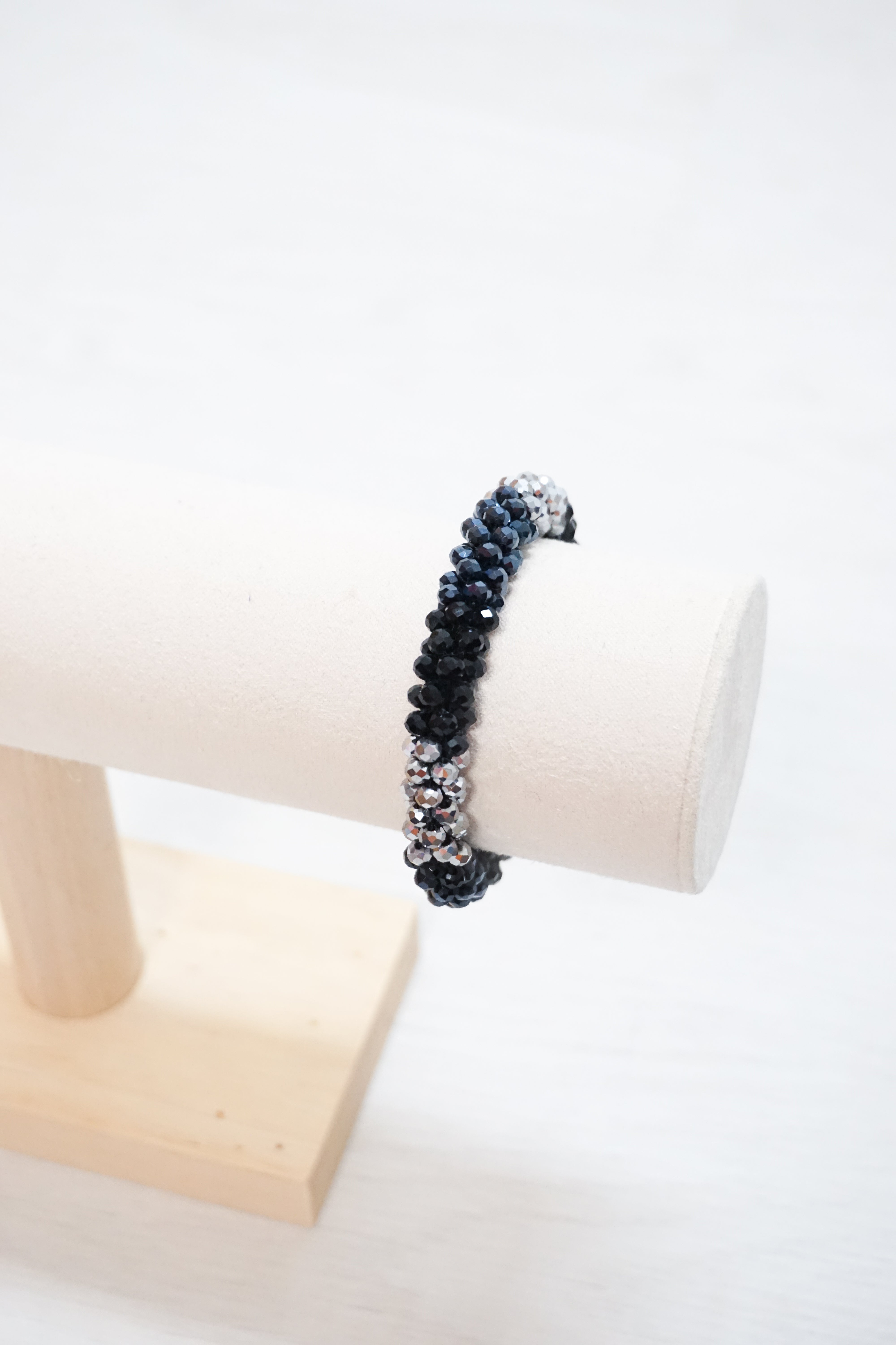 Perlenarmband, schwarz/dunkelblau/silber