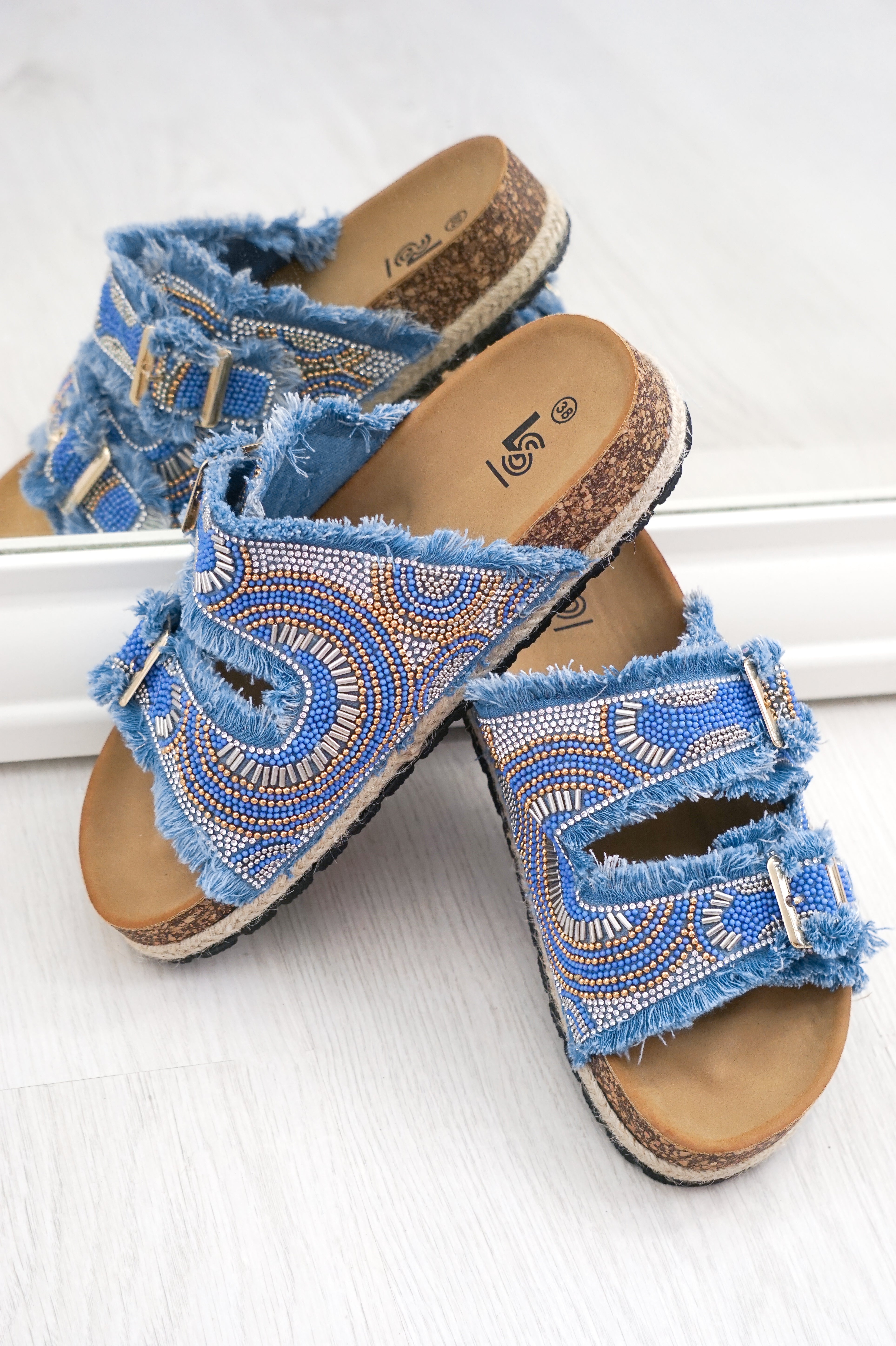 Verspielte Sandale mit Strass & Perlen, jeansblau