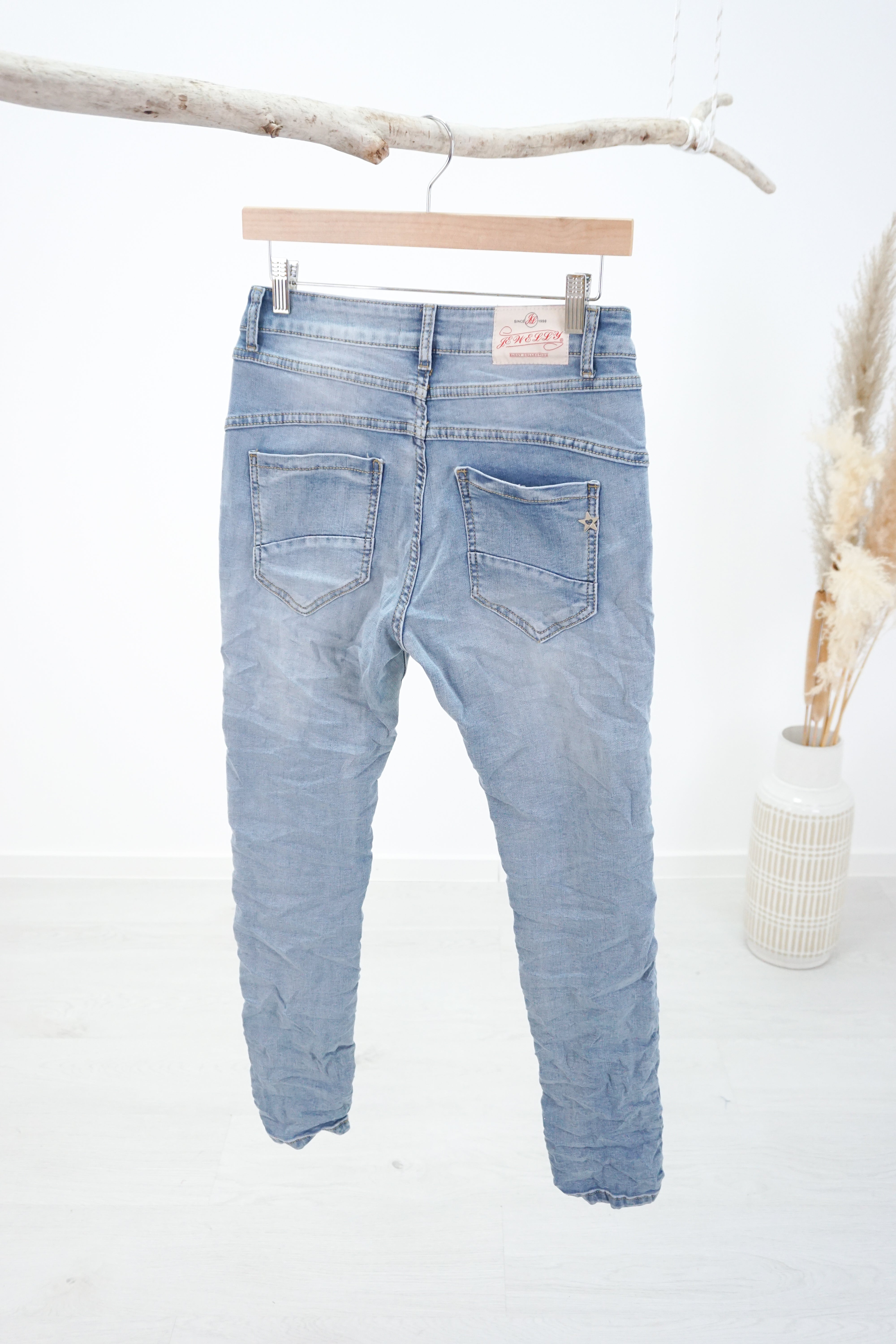 Jewelly Jeans mit Pailletten Details, helle Waschung