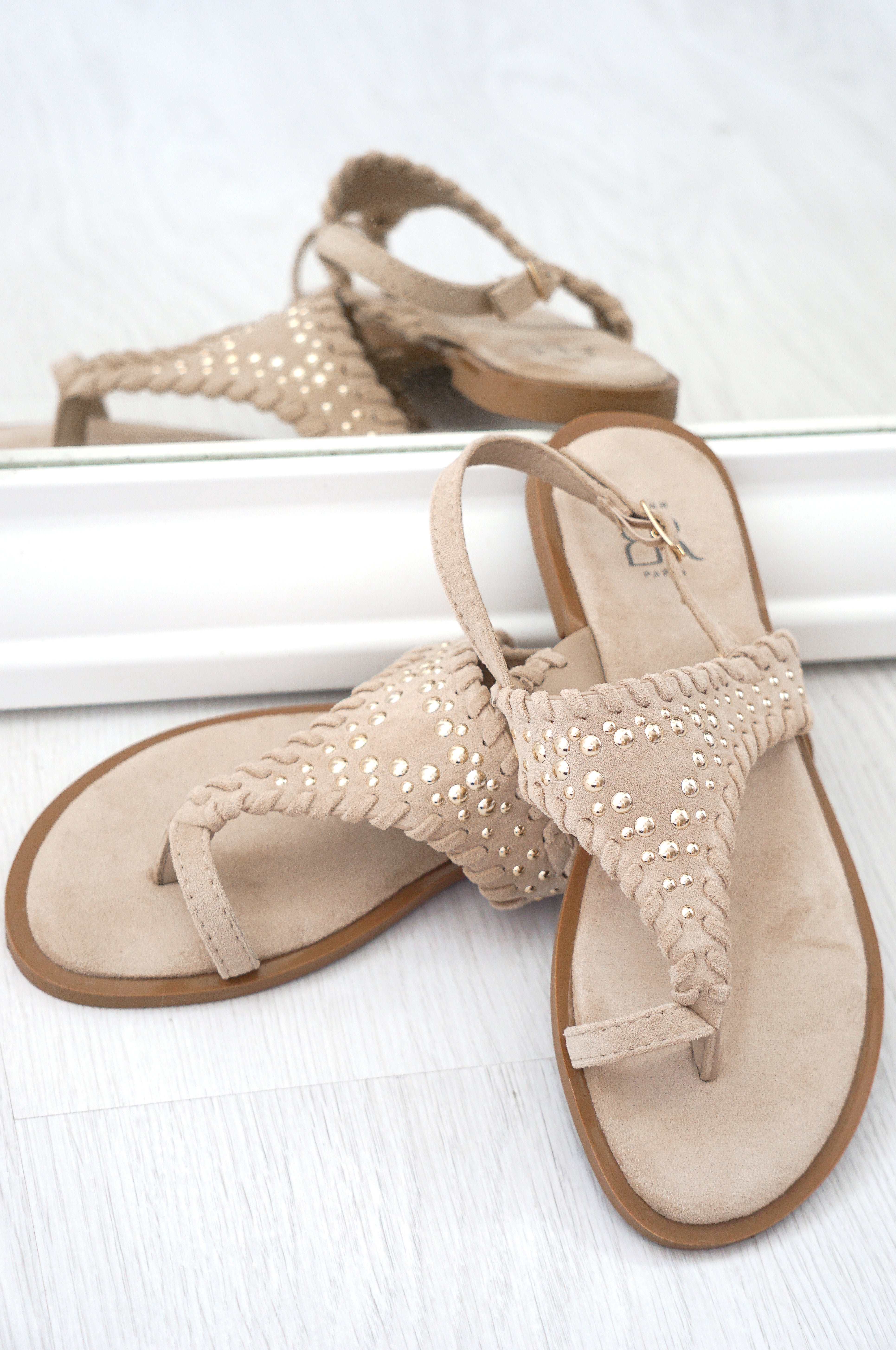 Boho Zehentrenner Sandale mit Nieten, beige