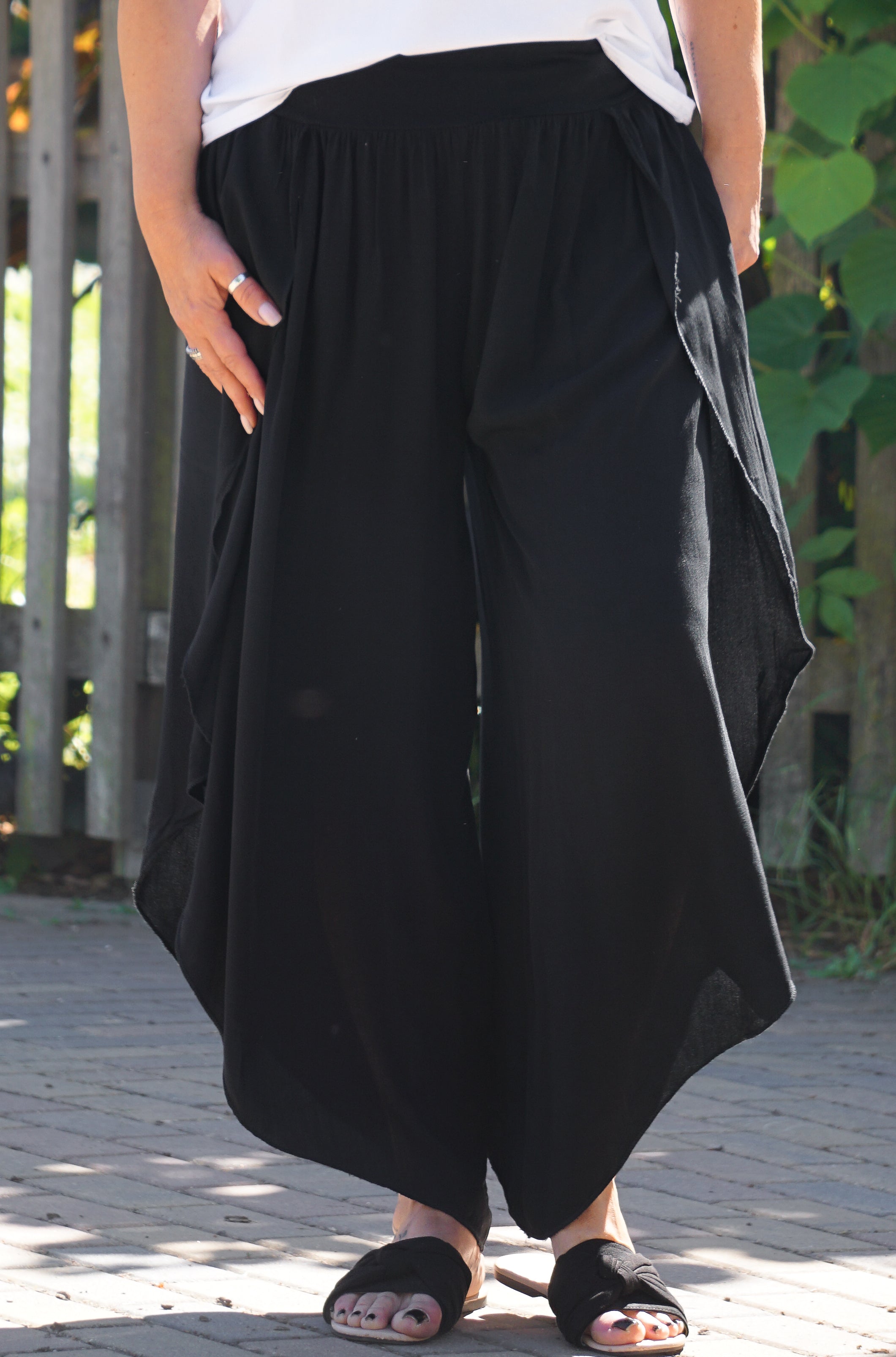 Verspielte Sommerhose, schwarz