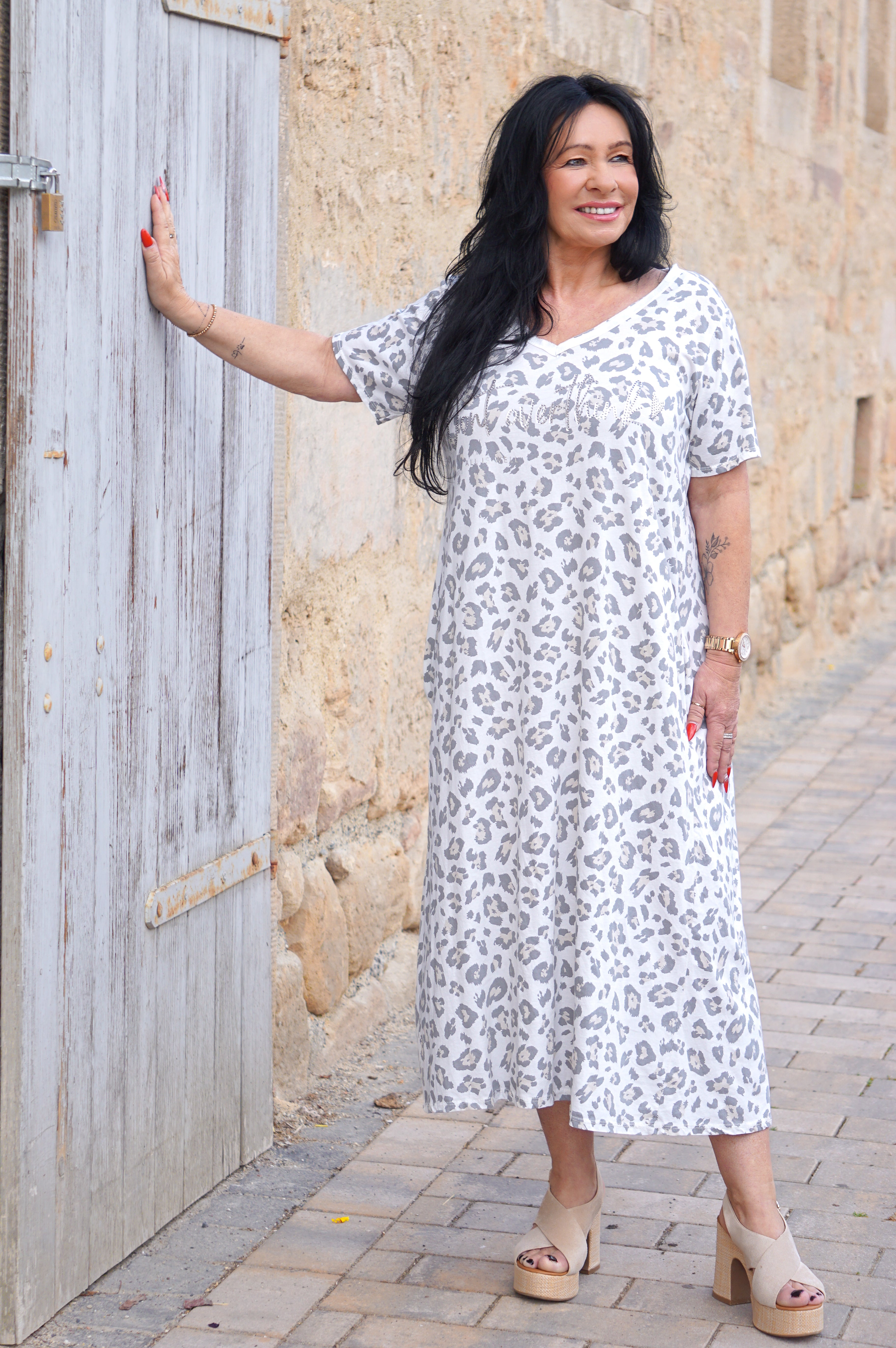 T-Shirt Kleid “overthink“ mit Leo Print, Off white