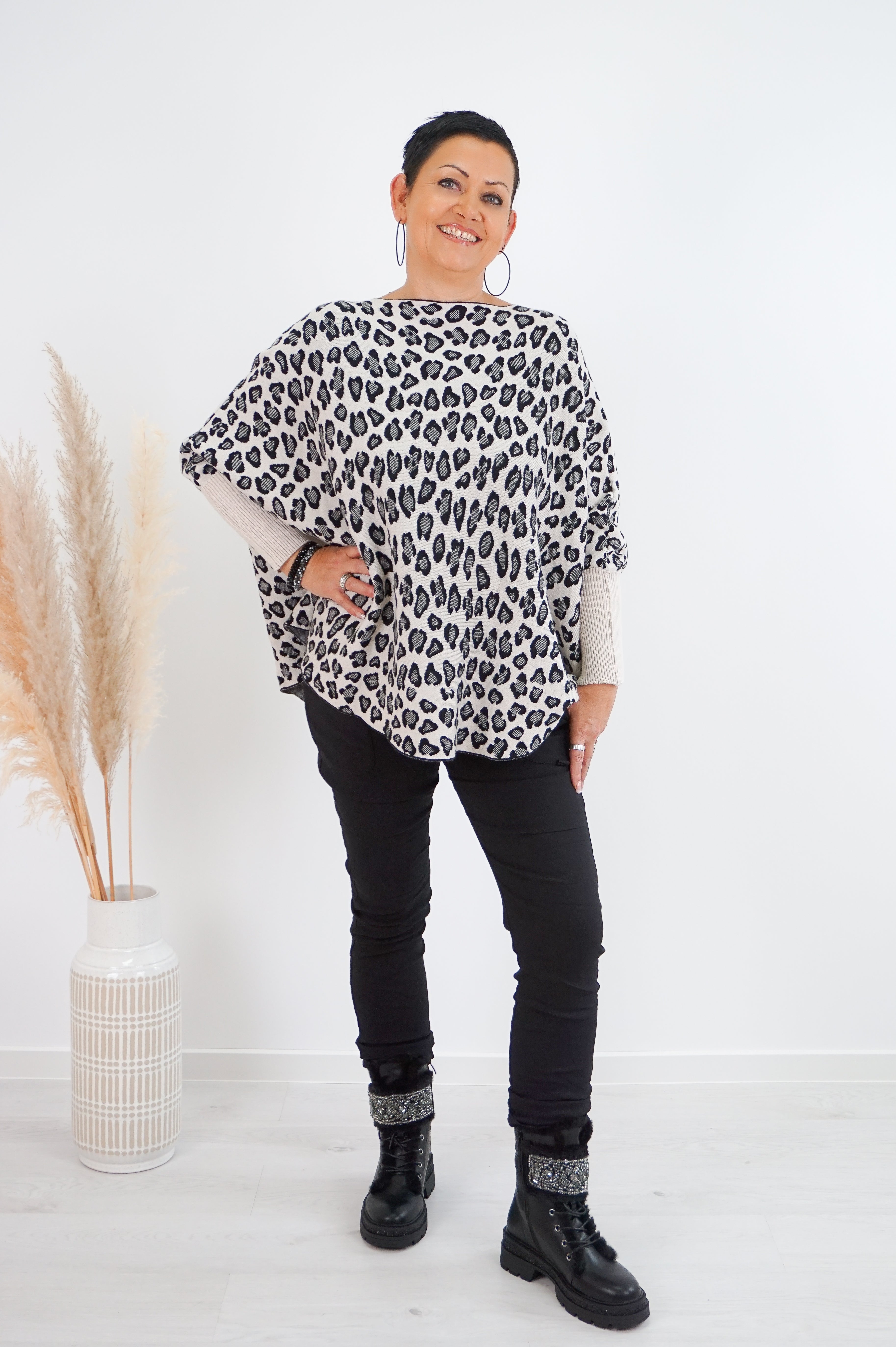 Weiter Feinstrickpulli "Leo", hellbeige/schwarz