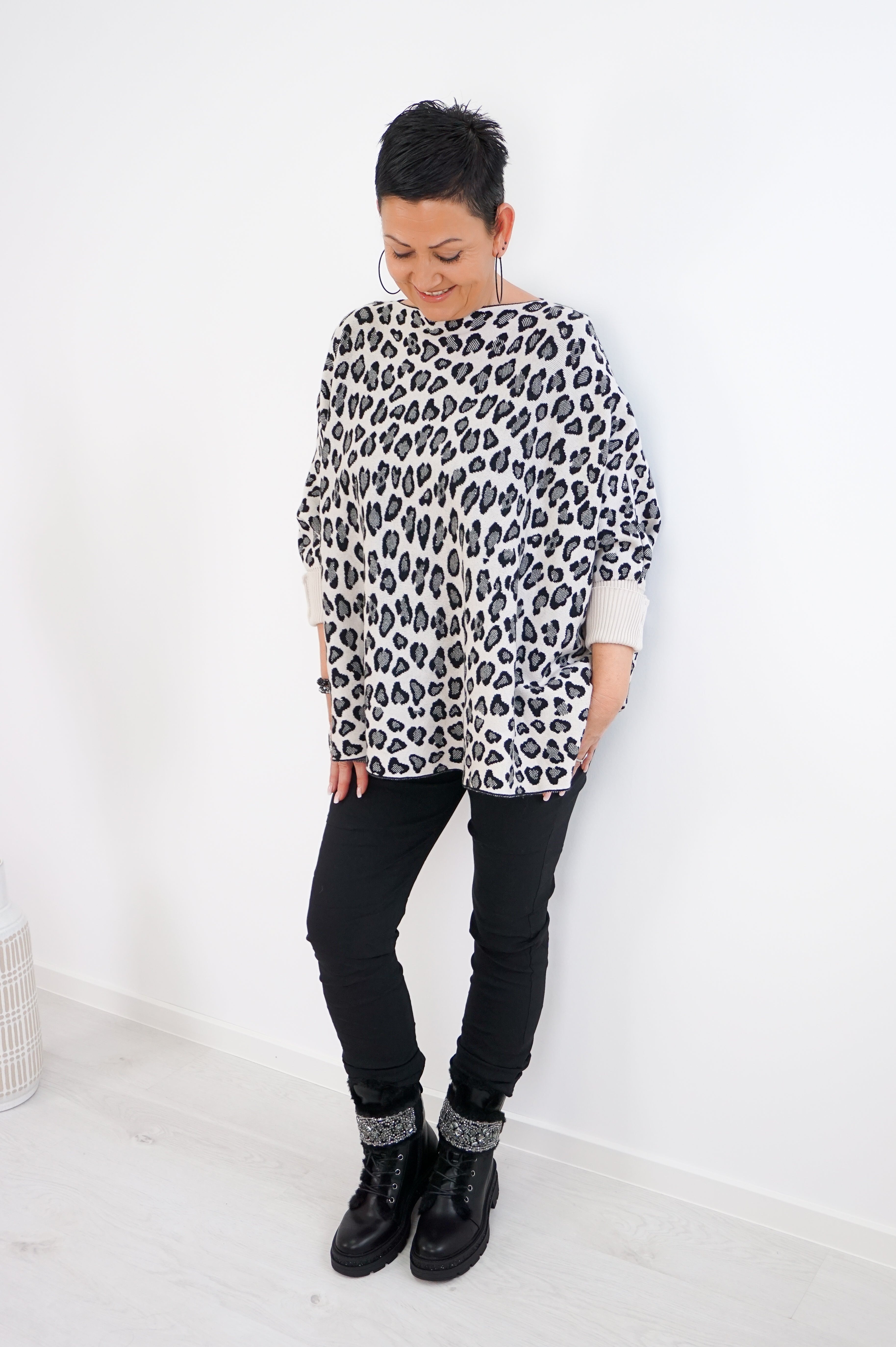 Weiter Feinstrickpulli "Leo", hellbeige/schwarz