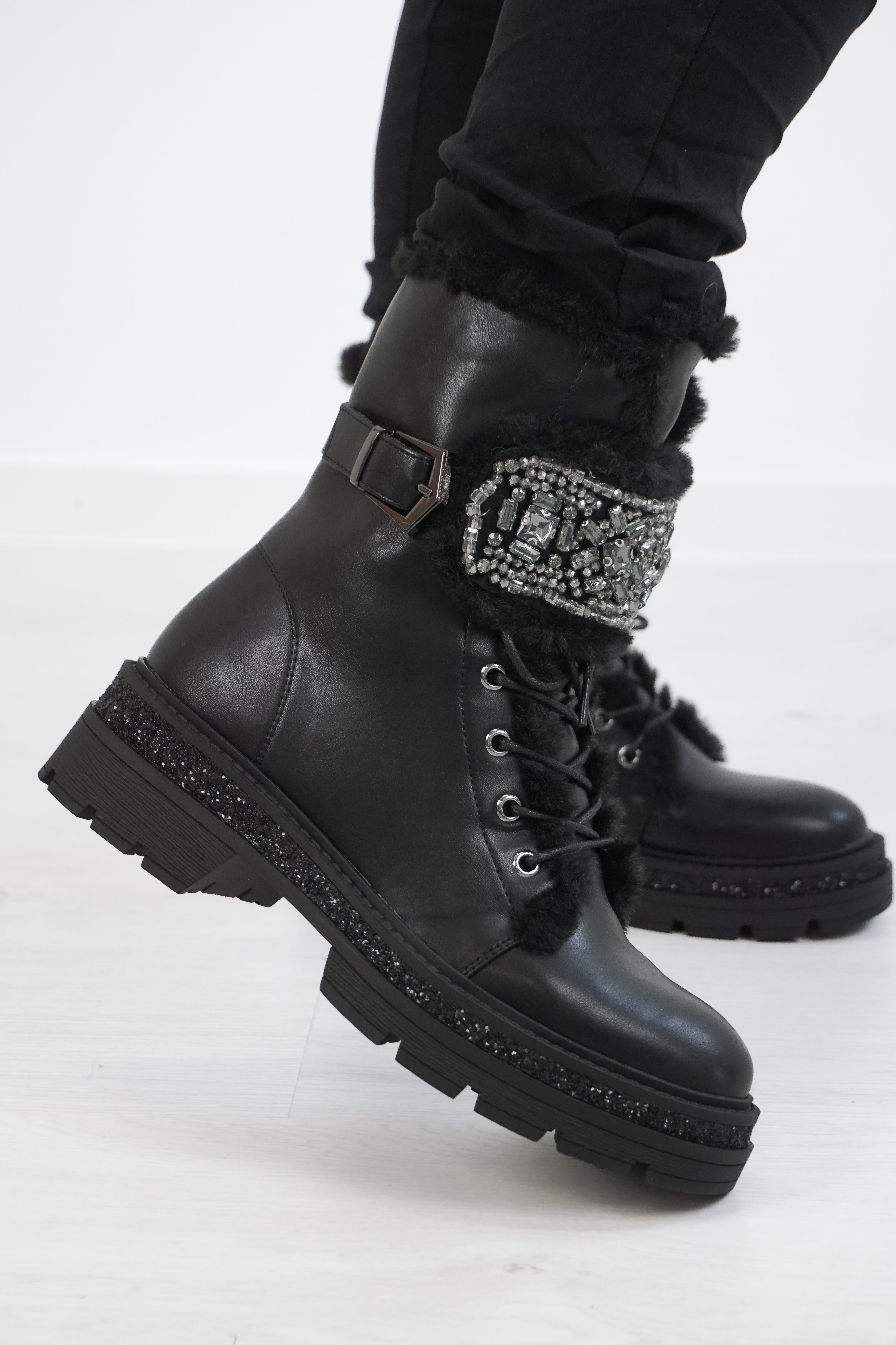 Geschnürte Stiefelette "Glamour"