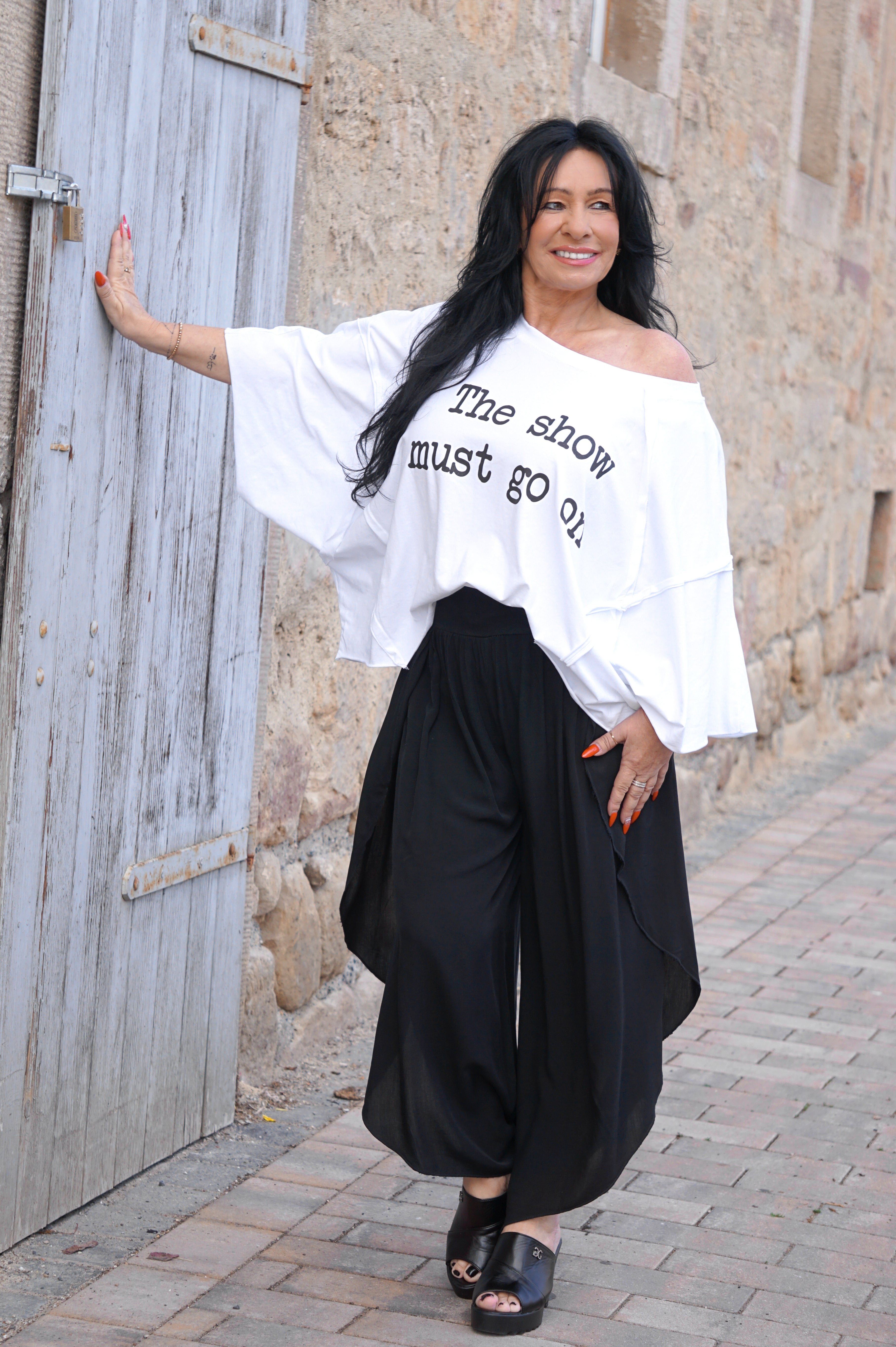 Oversize Shirt „the show must go on“, weiß