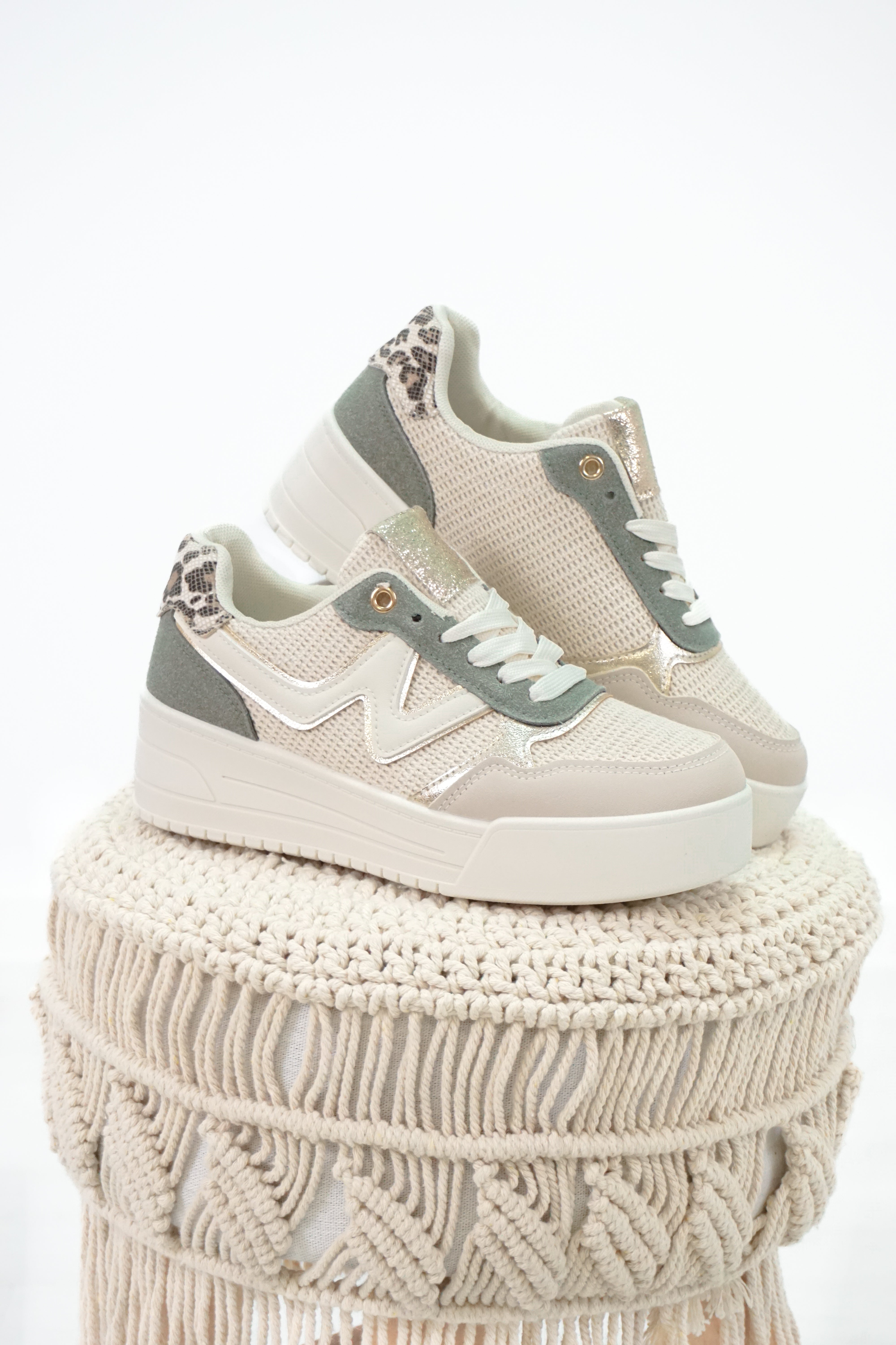 Verspielter Sneaker