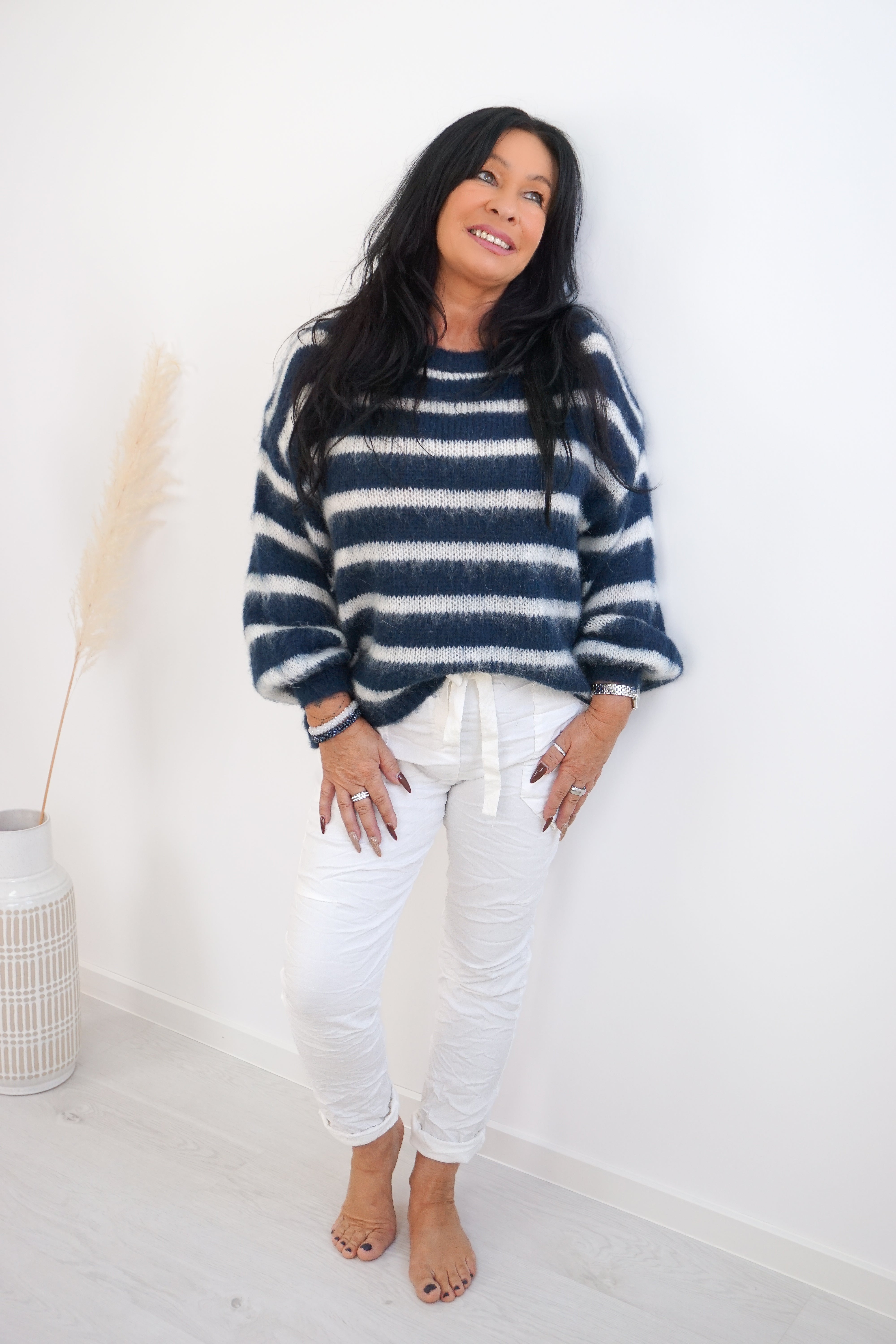 Kuscheliger Strickpulli mit Streifen, dunkelblau/off white