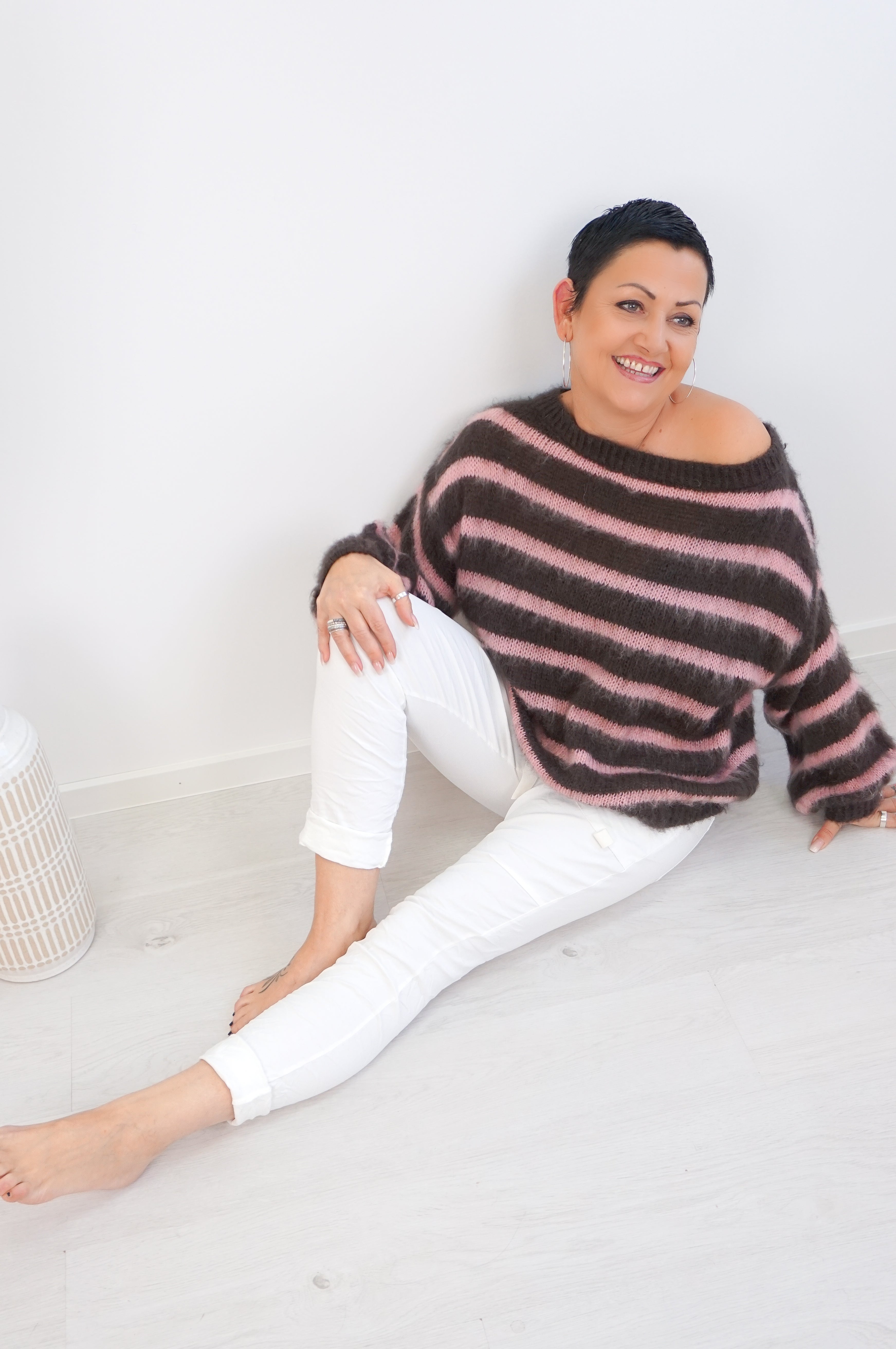 Kuscheliger Strickpulli mit Streifen, schokobraun/rose