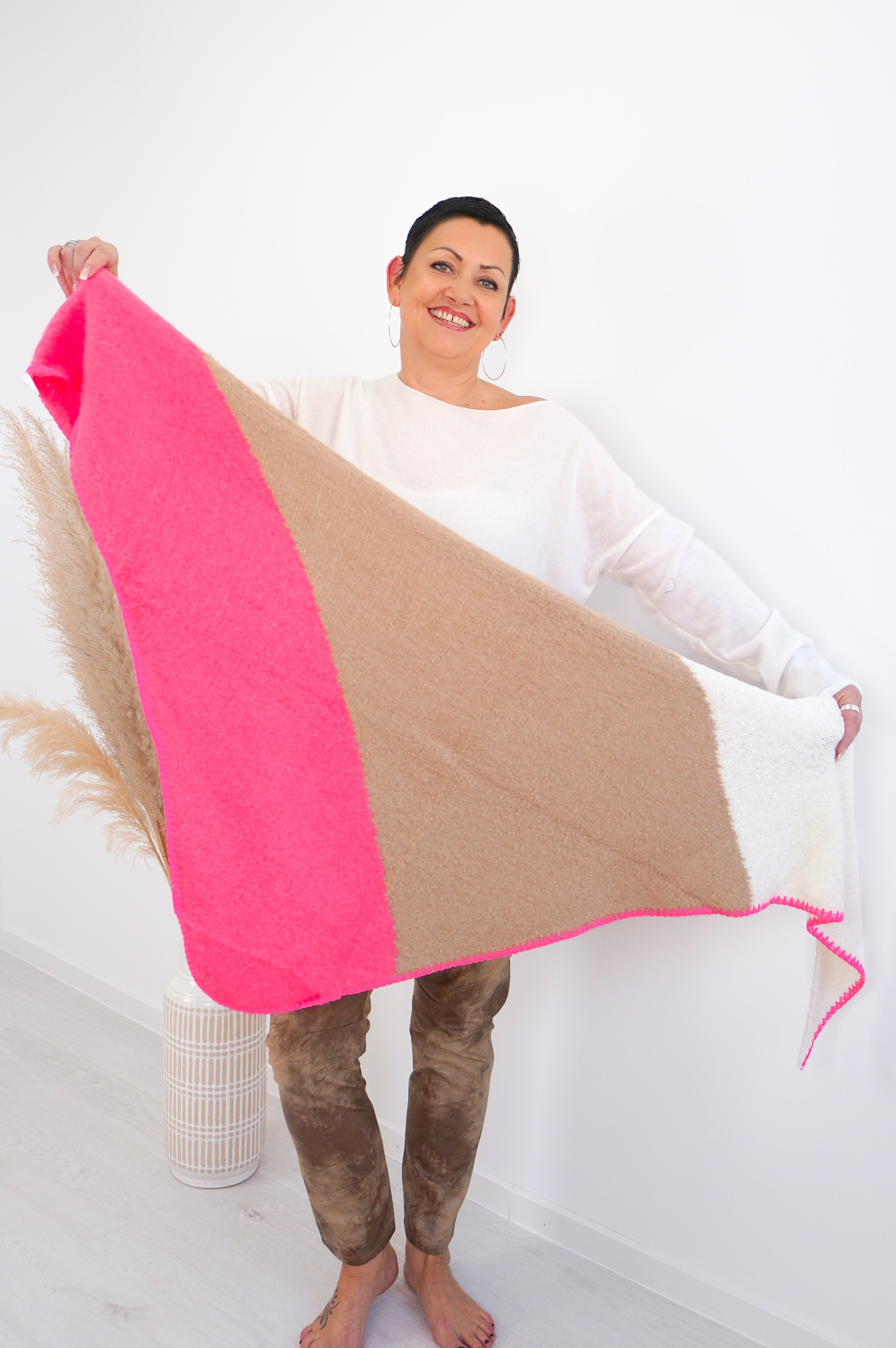 Dreiecksschal "Tricolore", creme/camel/neonpink