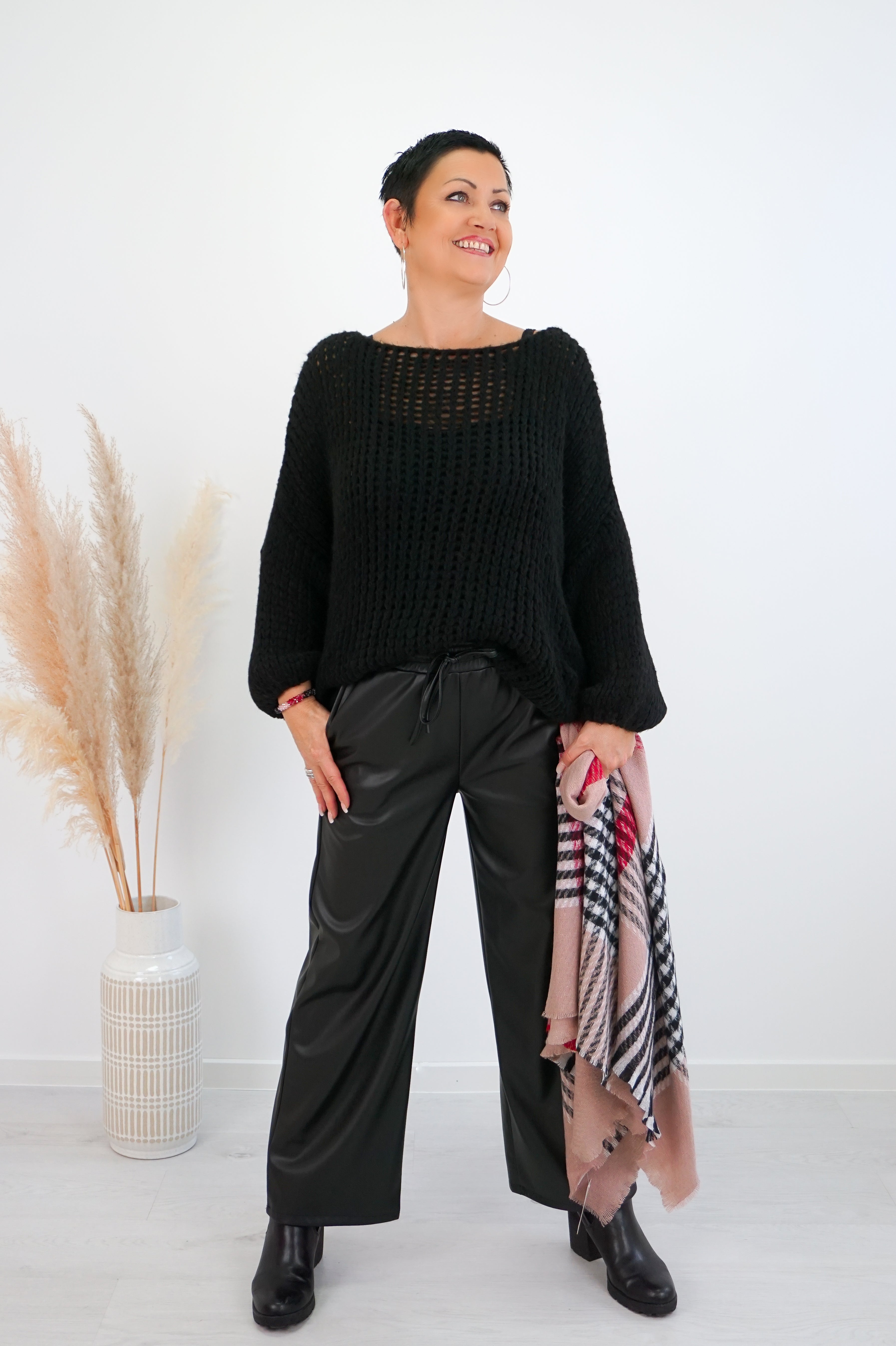 Grober Basic Strickpulli, schwarz