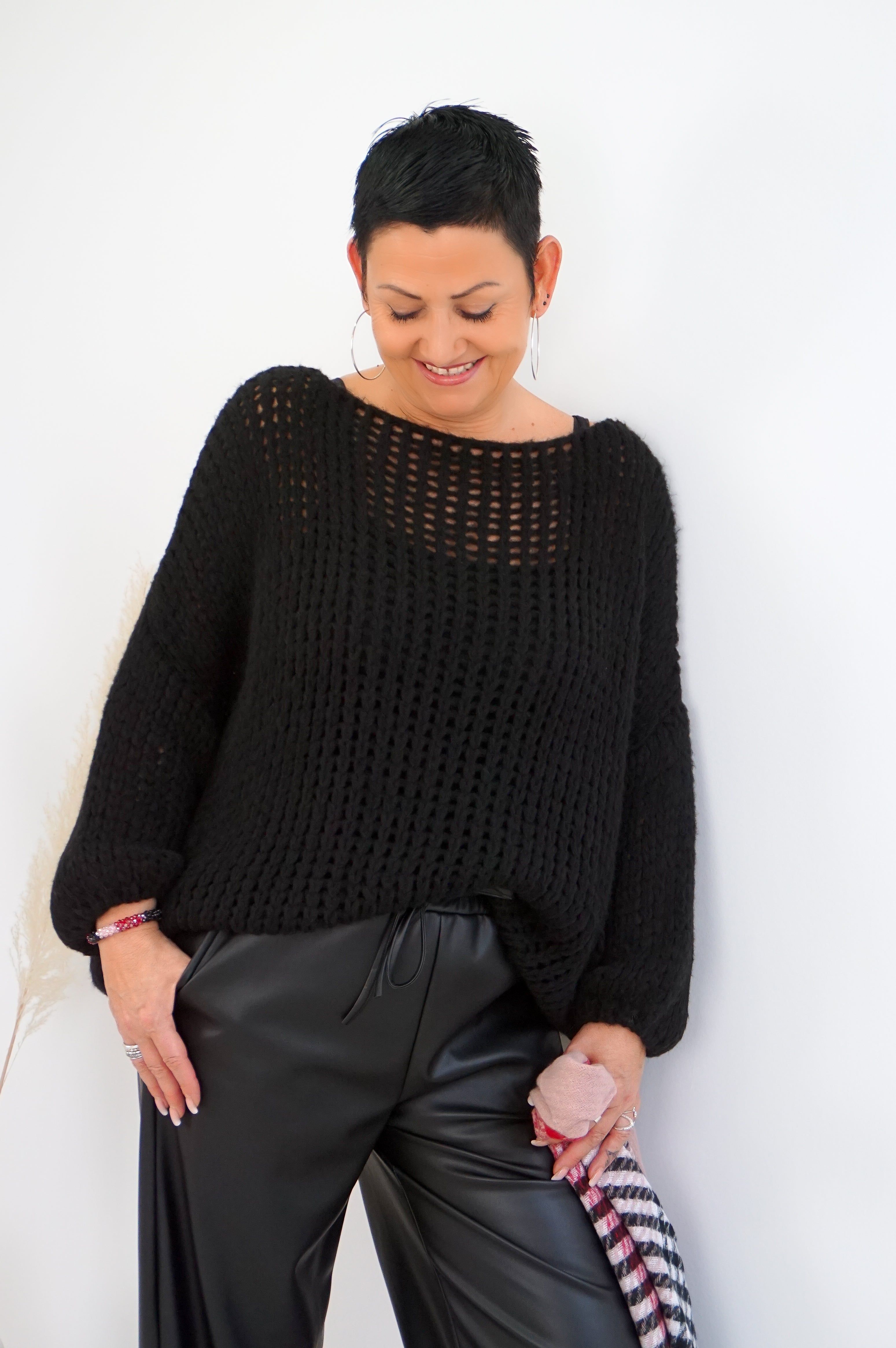 Grober Basic Strickpulli, schwarz