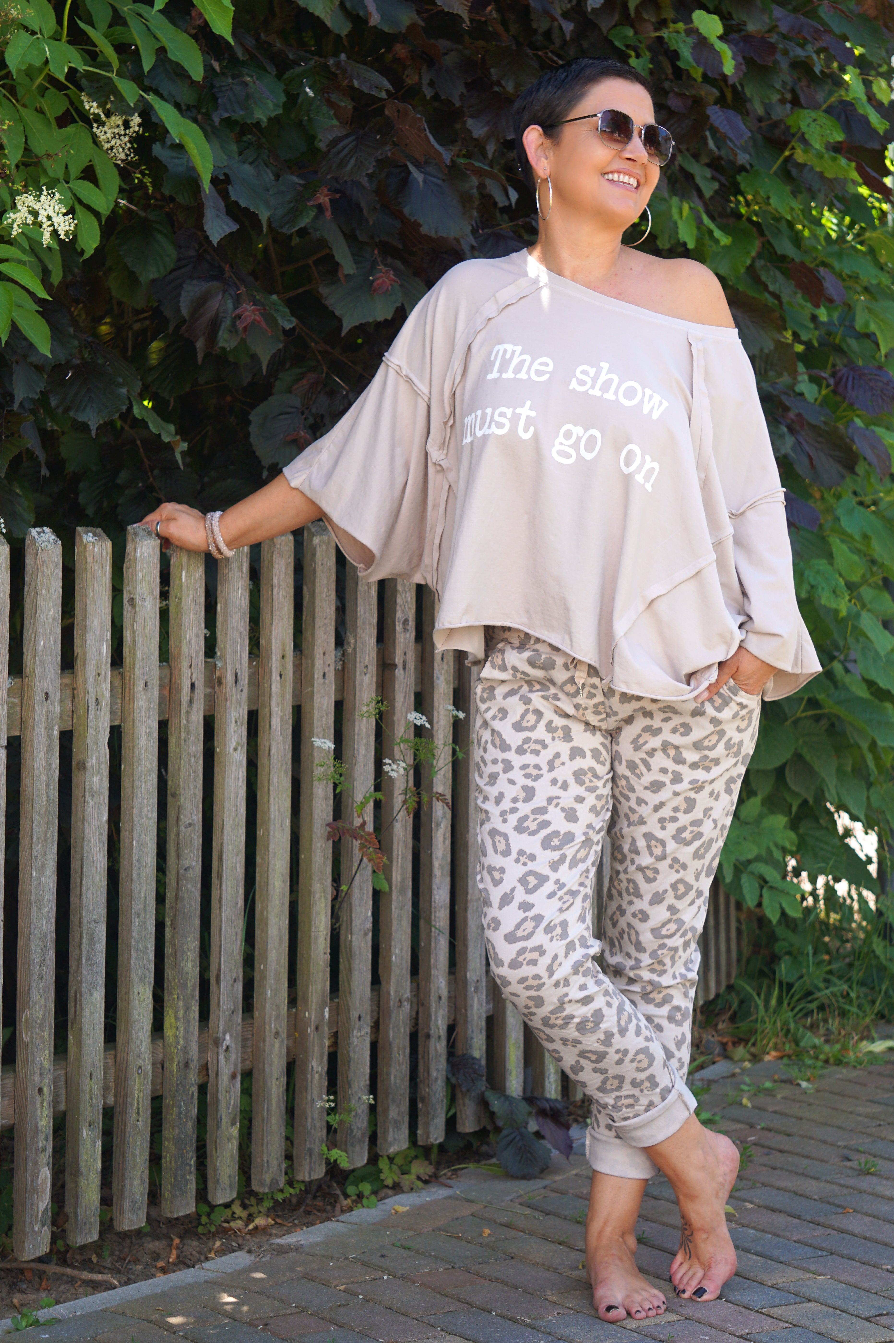 Oversize Shirt „the show must go on“, beige