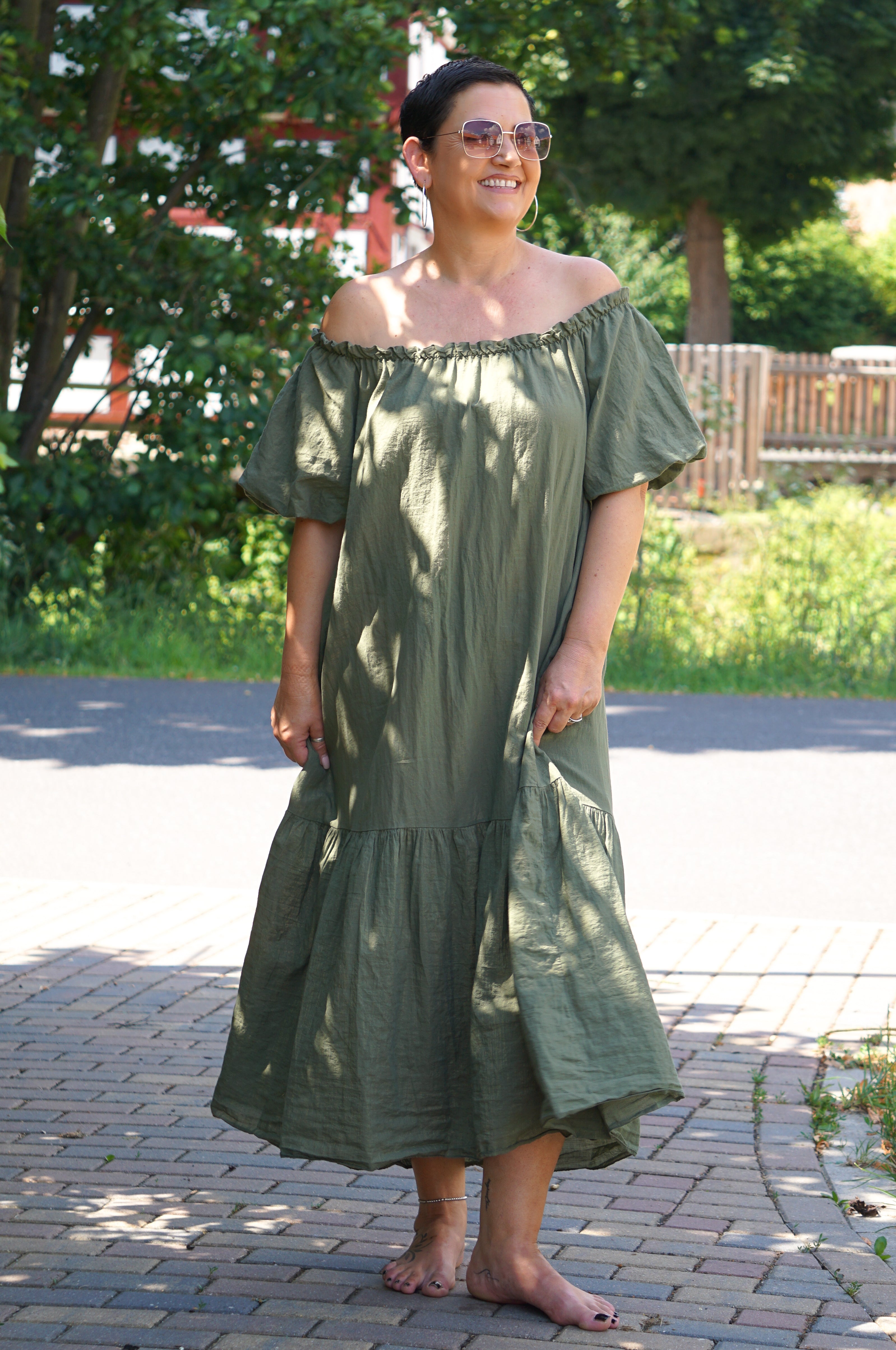 Kleid mit Carmen-Ausschnitt und goldenem Schimmer, khaki