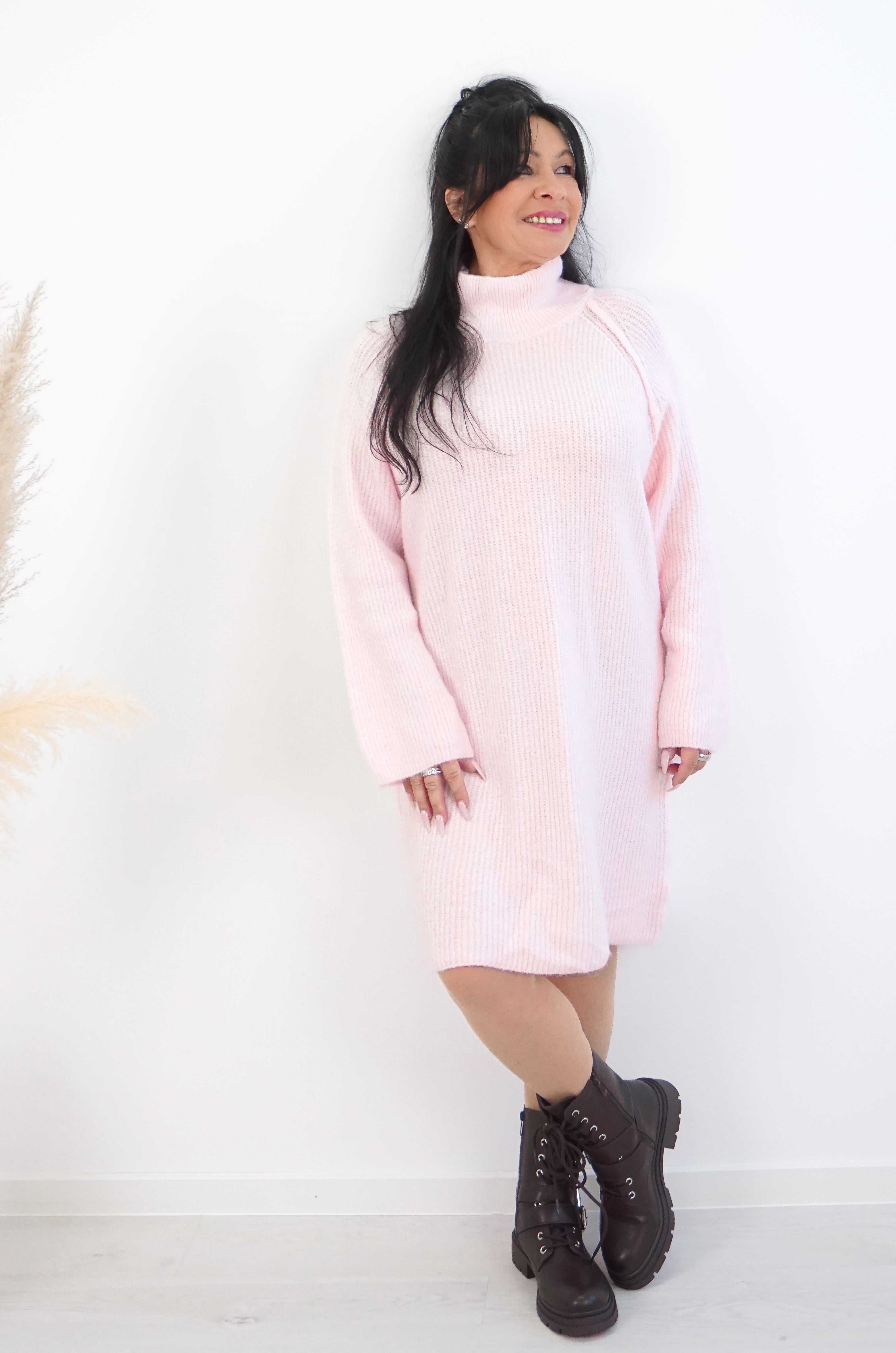 Strickkleid mit kleinem Stehkragen, rosa