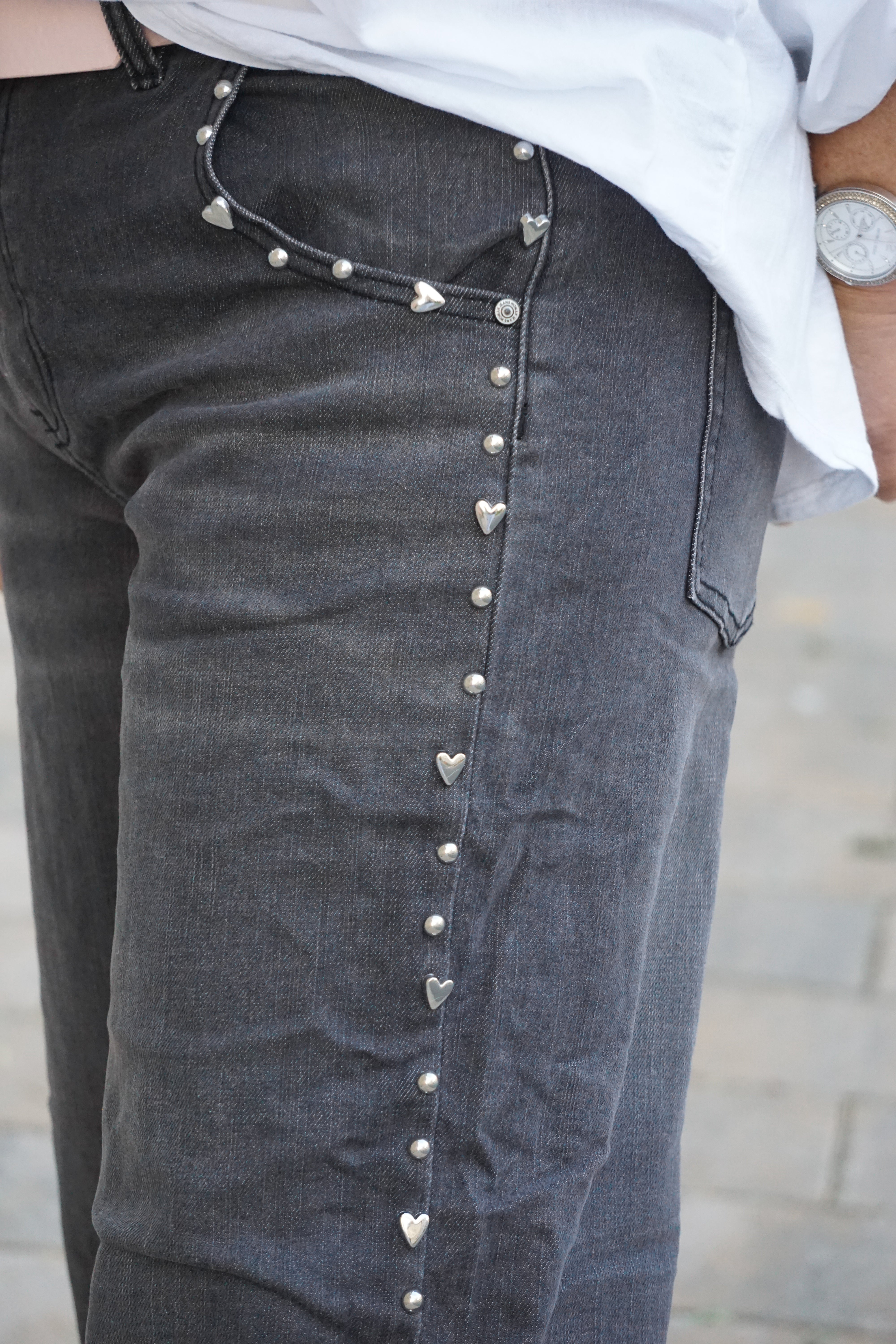 Sexy Woman Barrel Jeans mit Nieten, grau