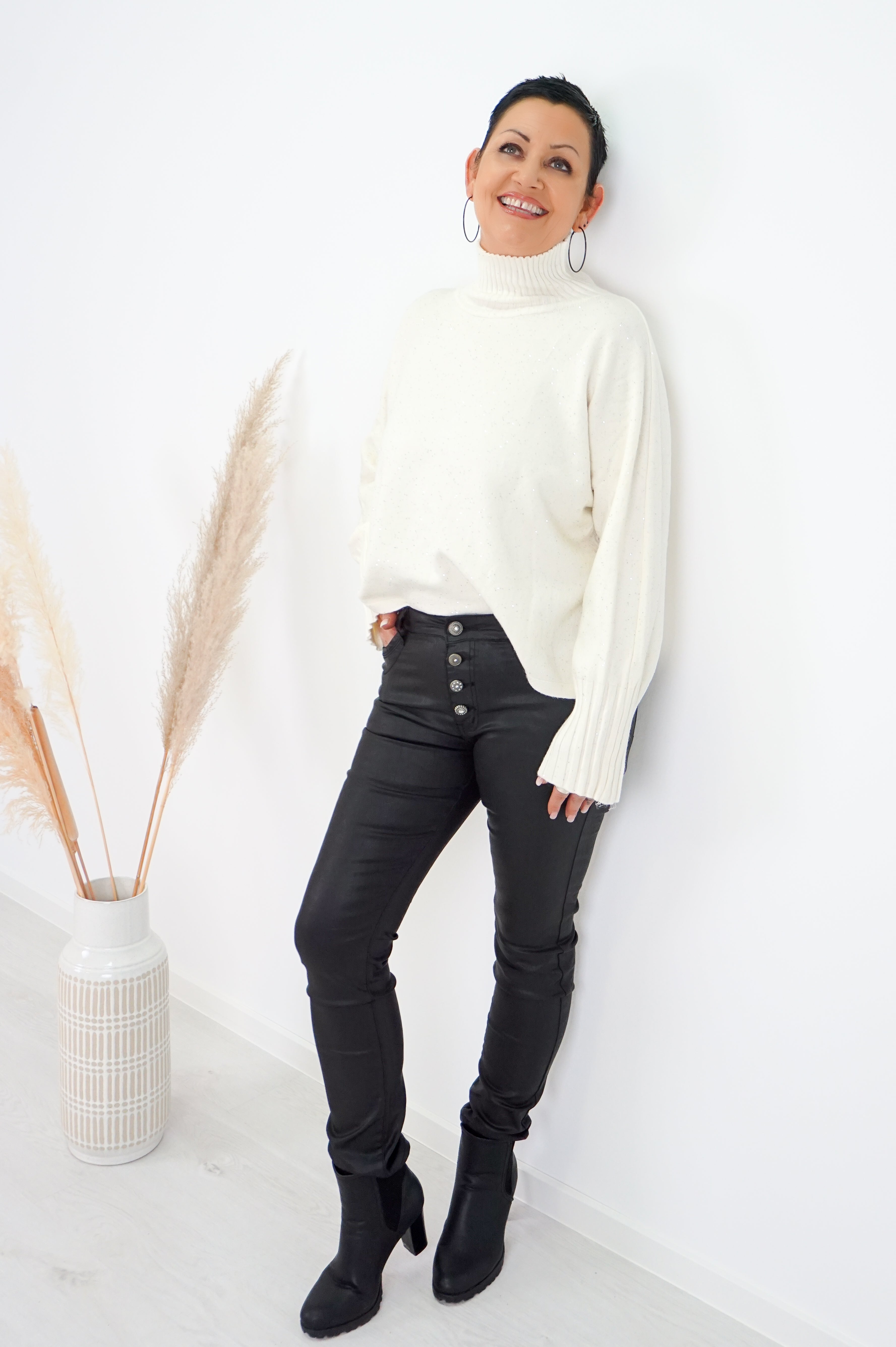 Feinstrickpulli mit Stehkragen „sparkle“, creme