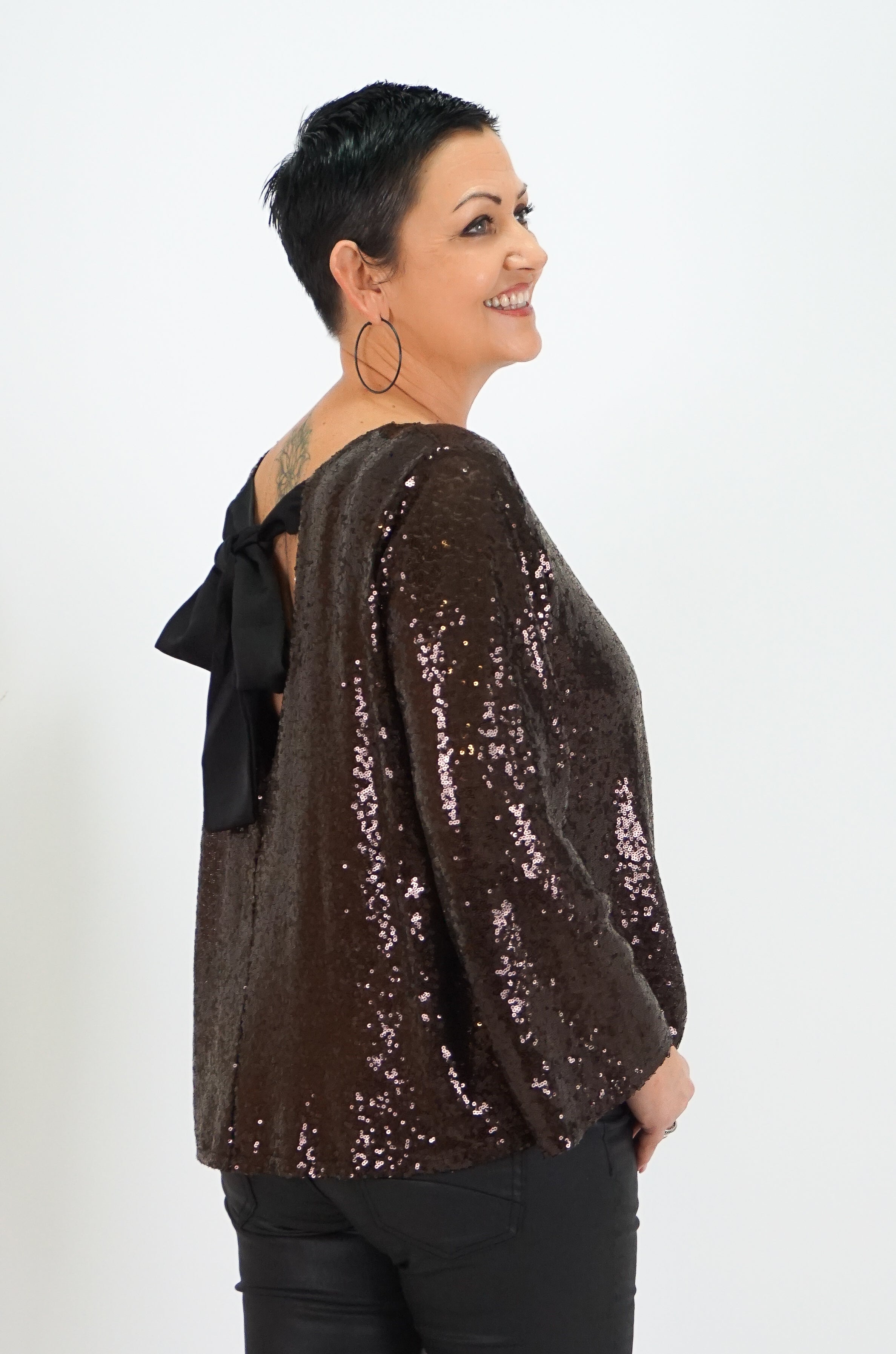 Bluse mit Pailletten und Schleife, schokobraun