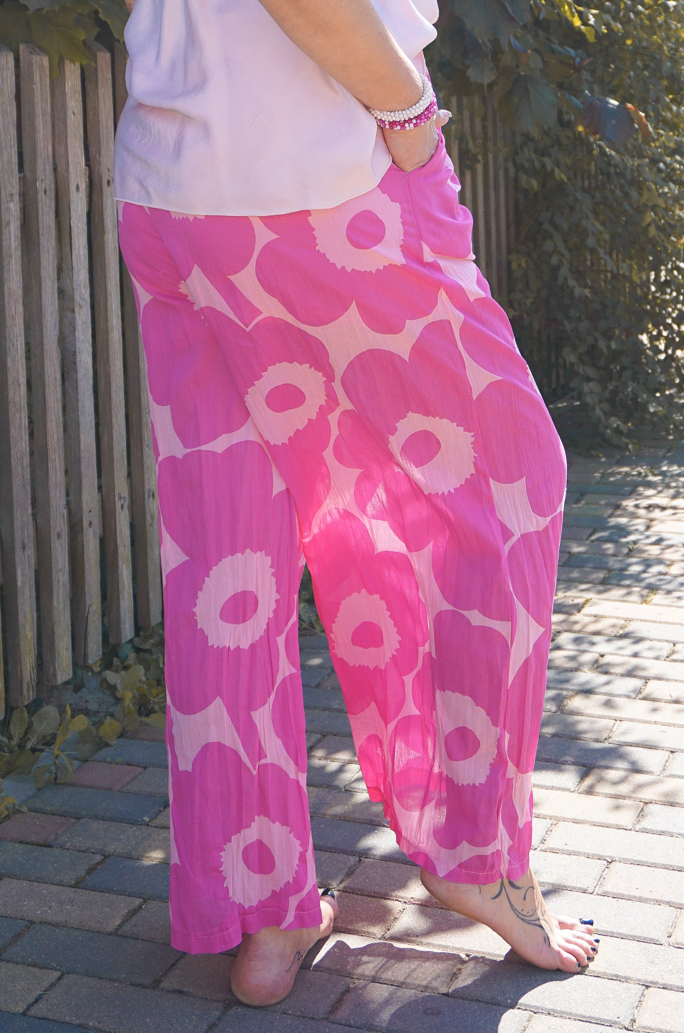 Leichte Sommerhose mit Blumen Print