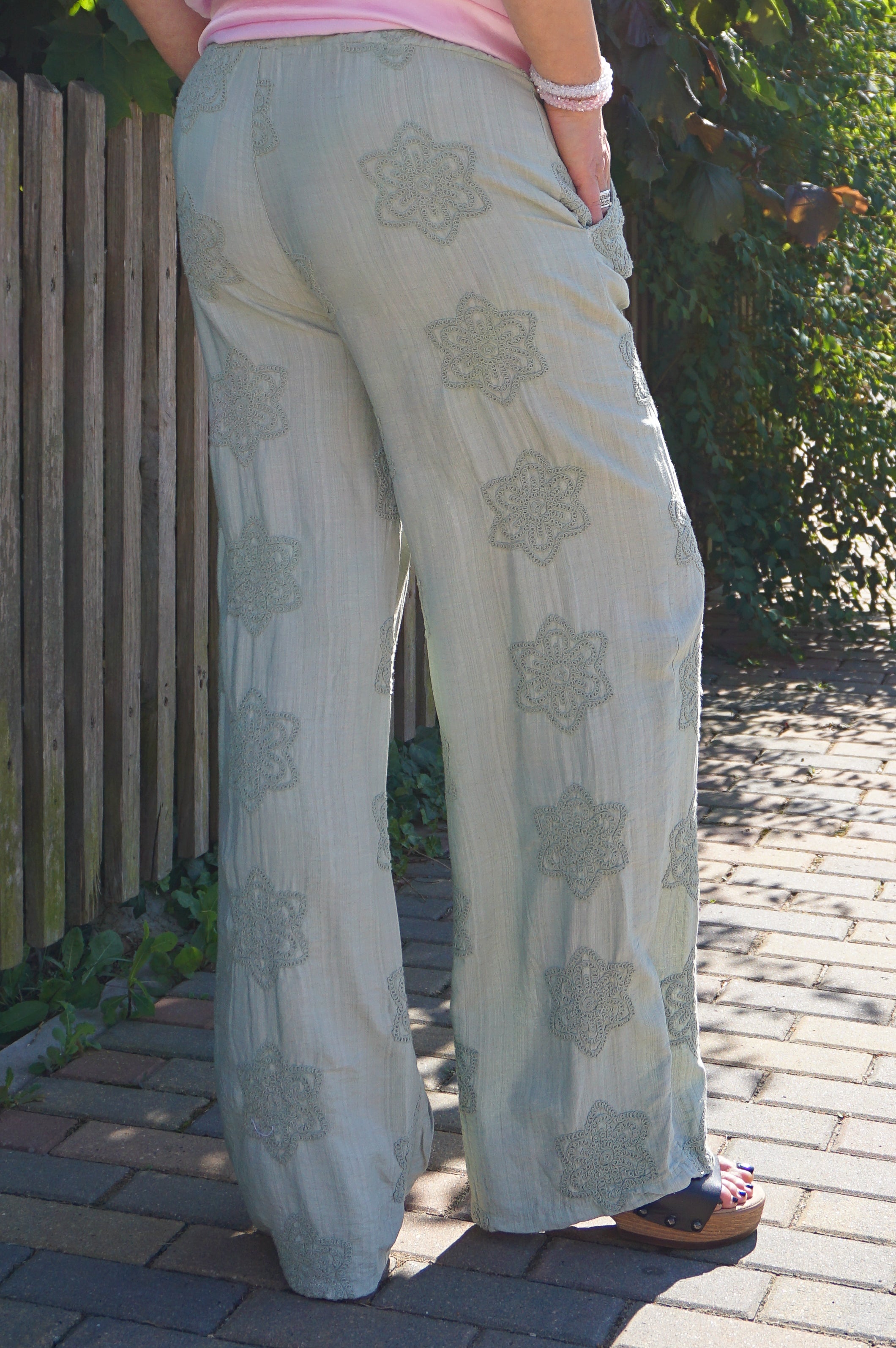 Sommerhose mit 3D Print, salbeigrün